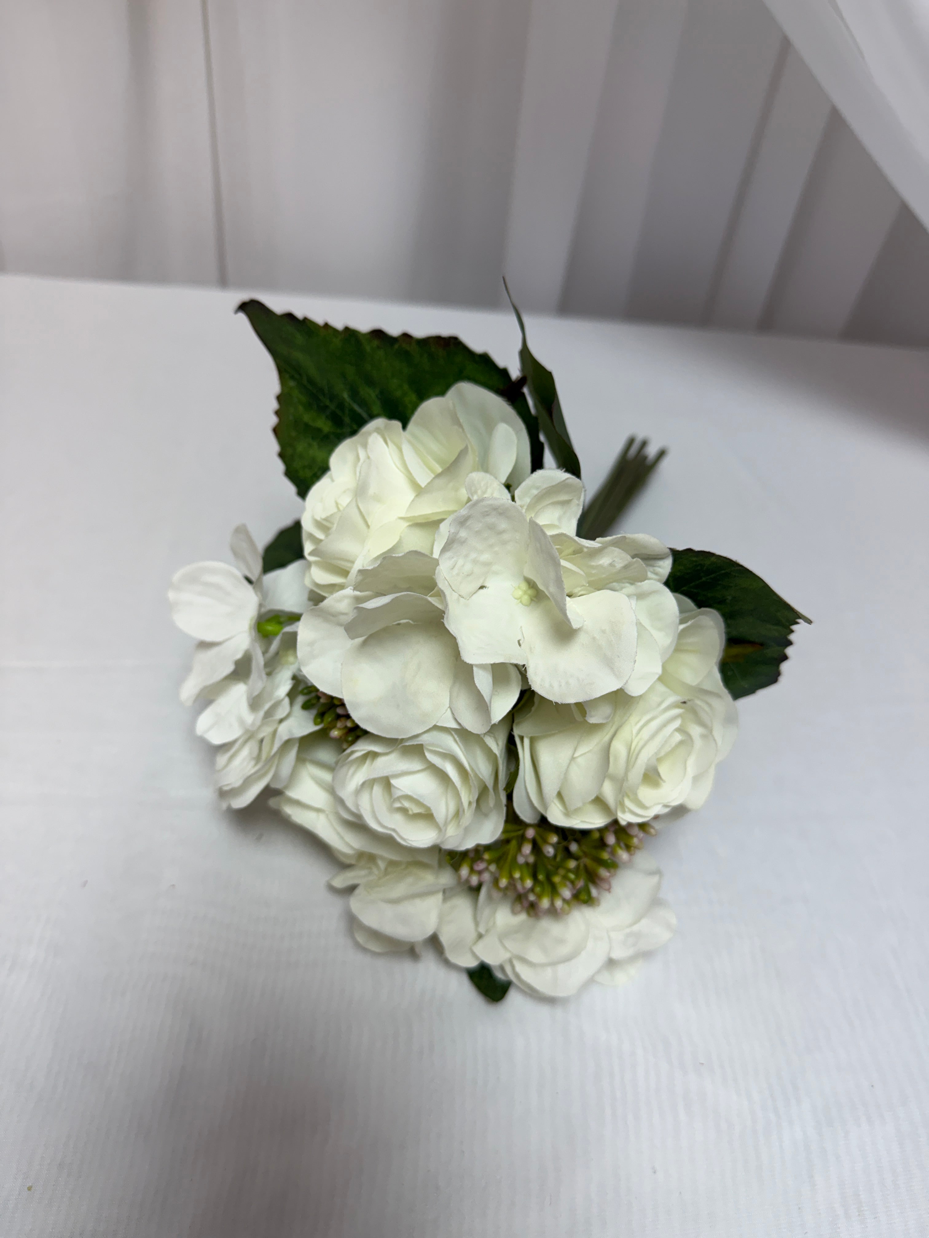 Trandafiri cu Hortensie Buchet Legat