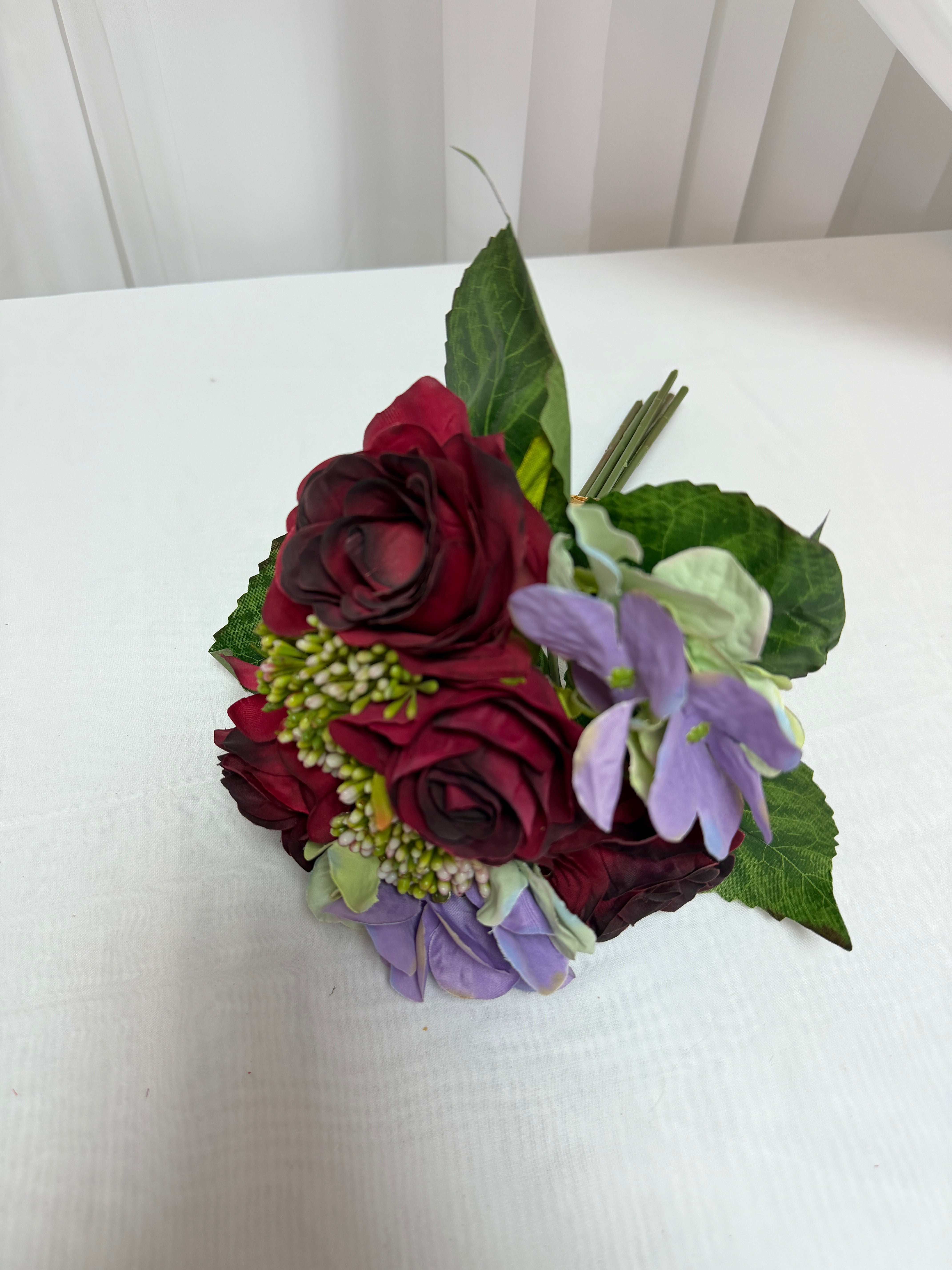 Trandafiri cu Hortensie Buchet Legat