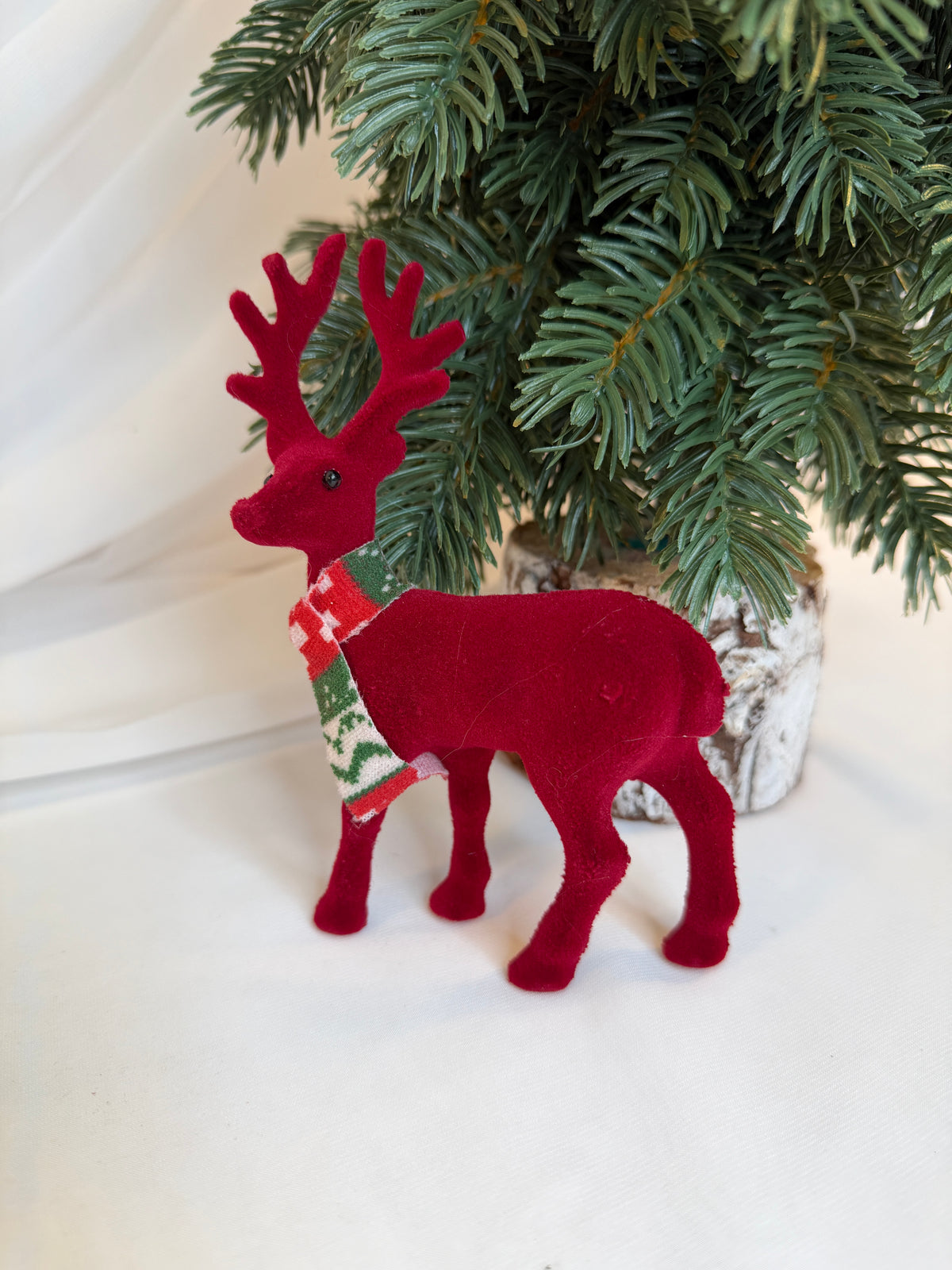 Decoratiune Craciun Ren In Picioare Cu Catifea Grena 15cm 021