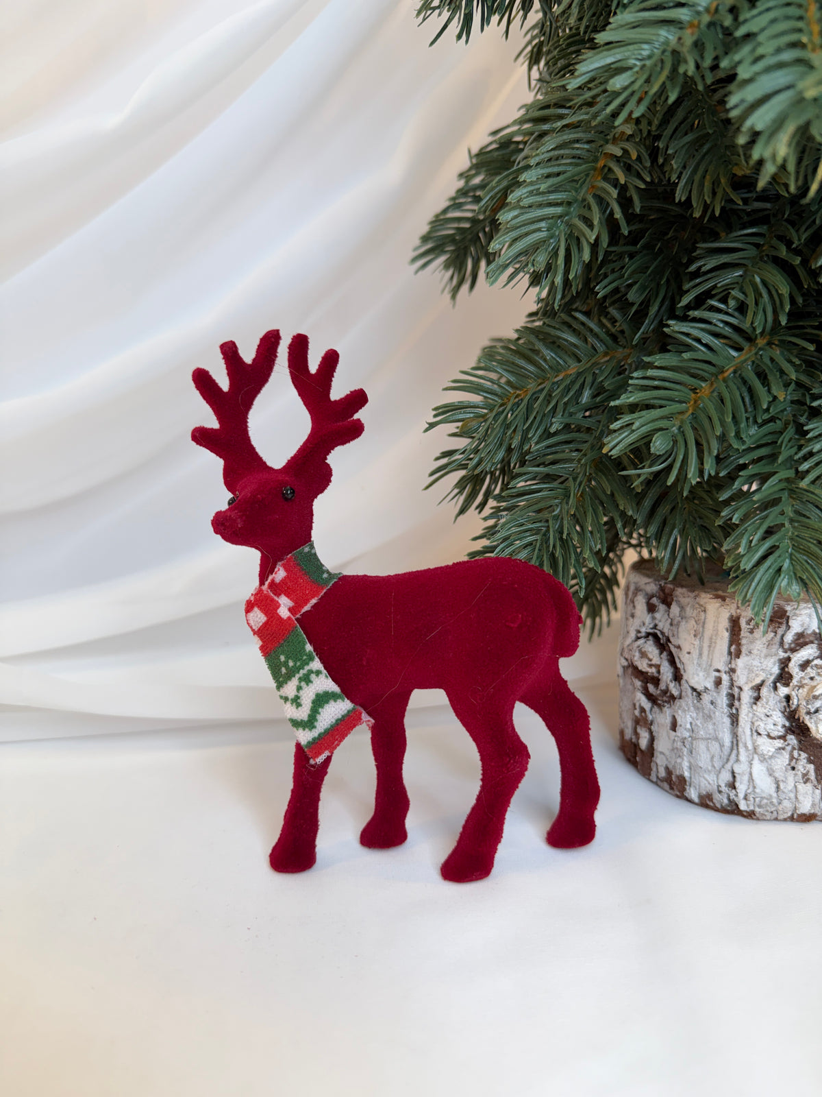 Decoratiune Craciun Ren In Picioare Cu Catifea Grena 15cm 021