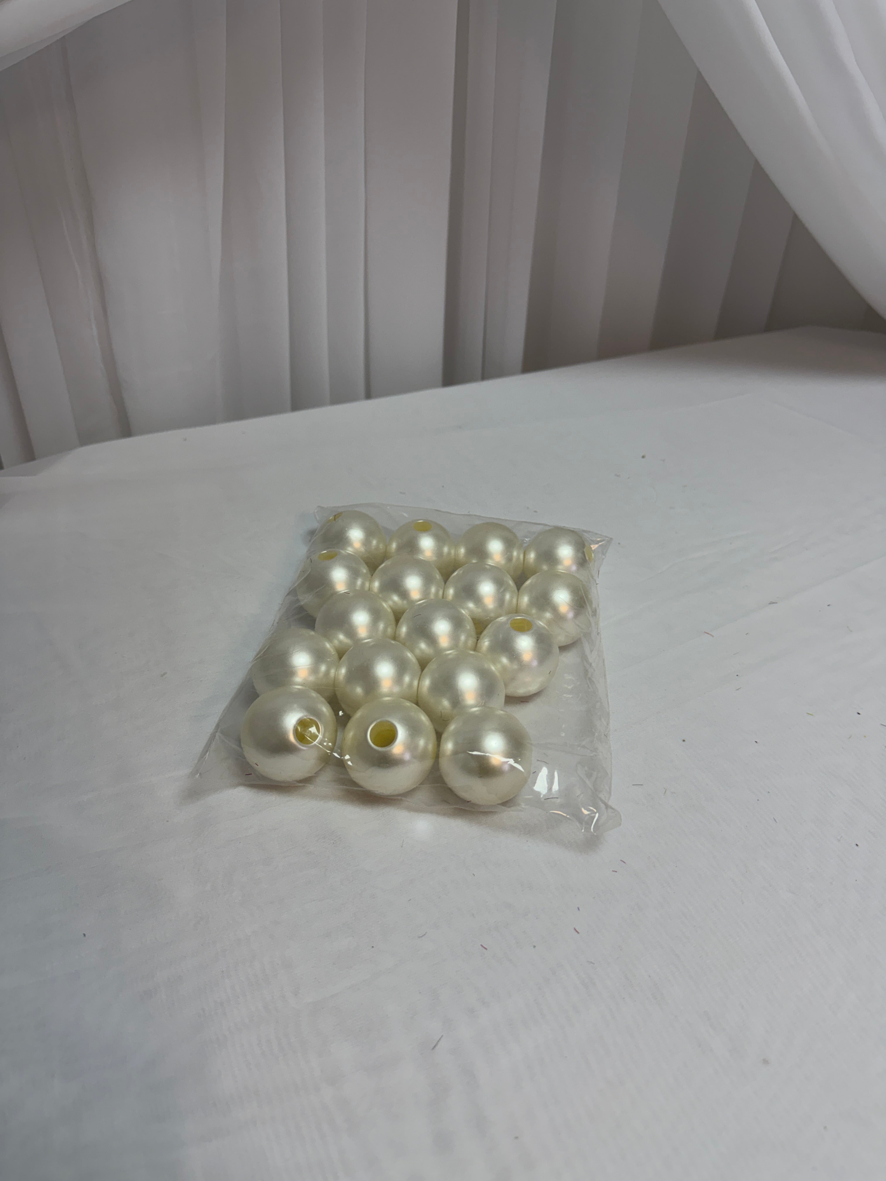 Perle Plastic Gaurite Intregi 4,25cm/1000g