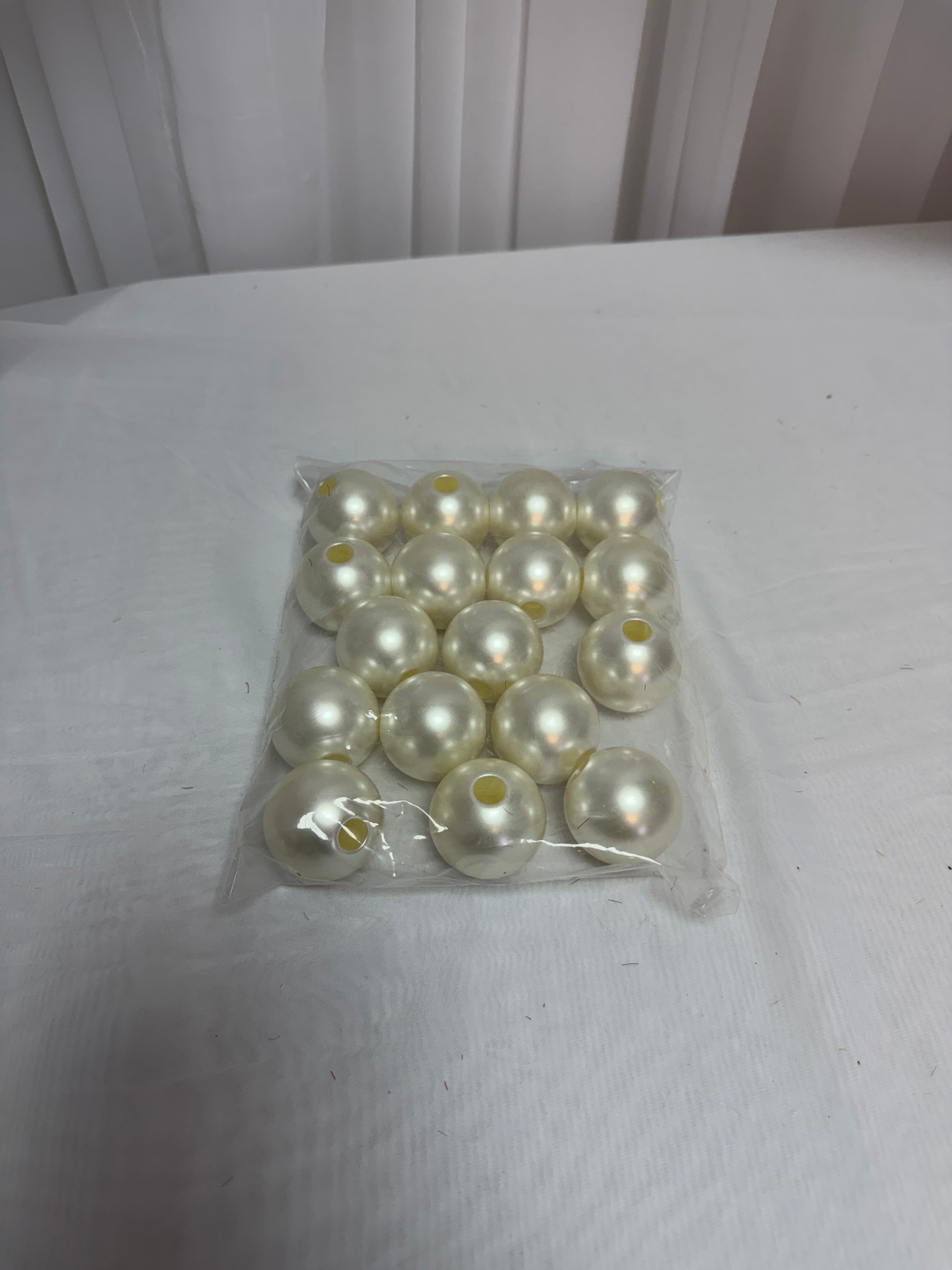 Perle Plastic Gaurite Intregi 4,25cm/1000g