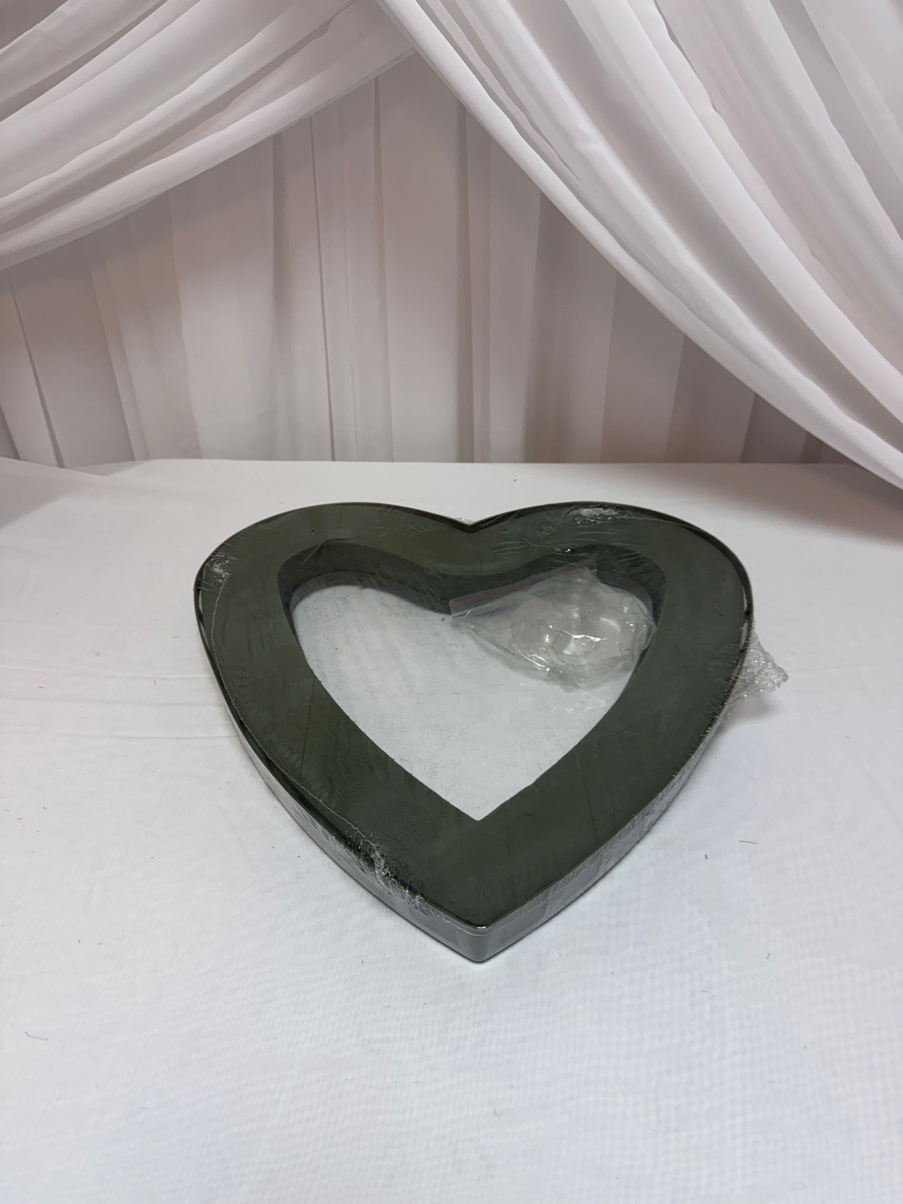 Burete Floral In Suport Plastic Cu Ventuze Inima 40cm