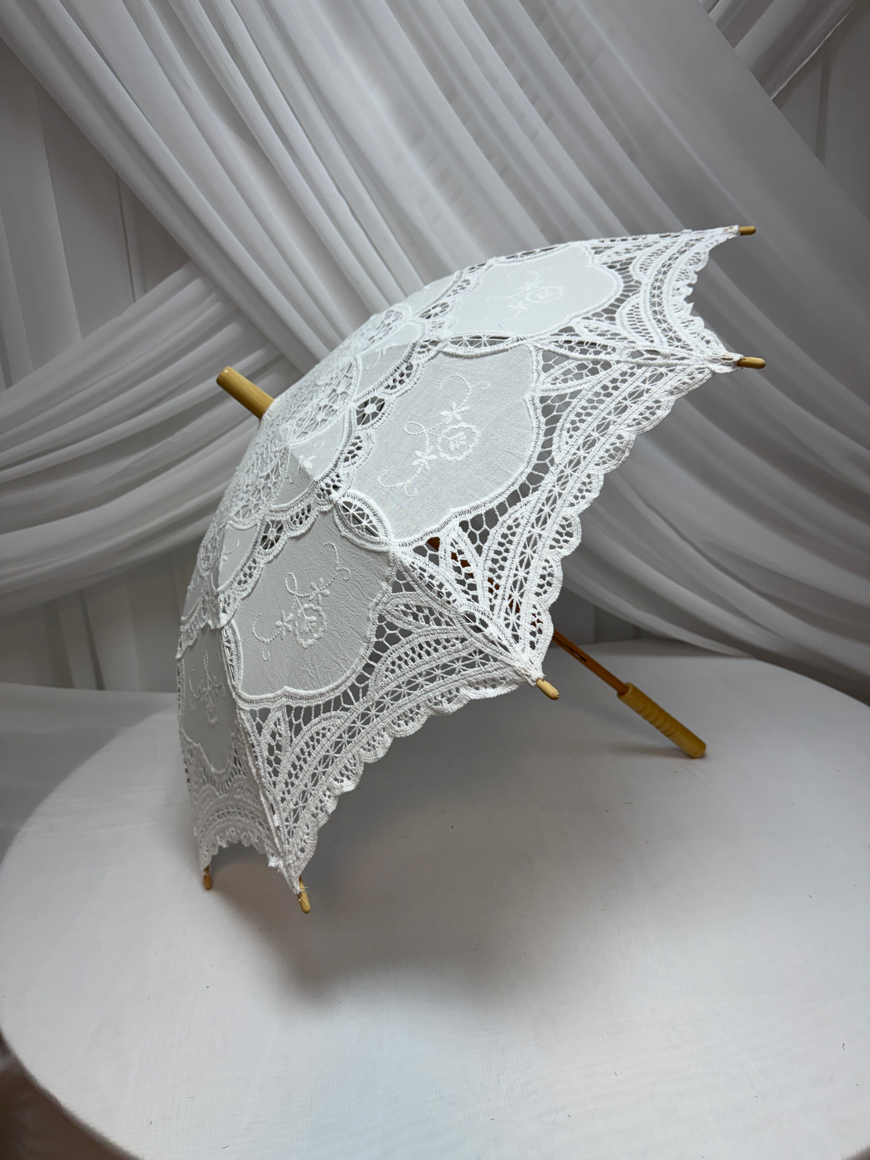Umbrela Textil Brodat Pentru Mirese Alb 72cm