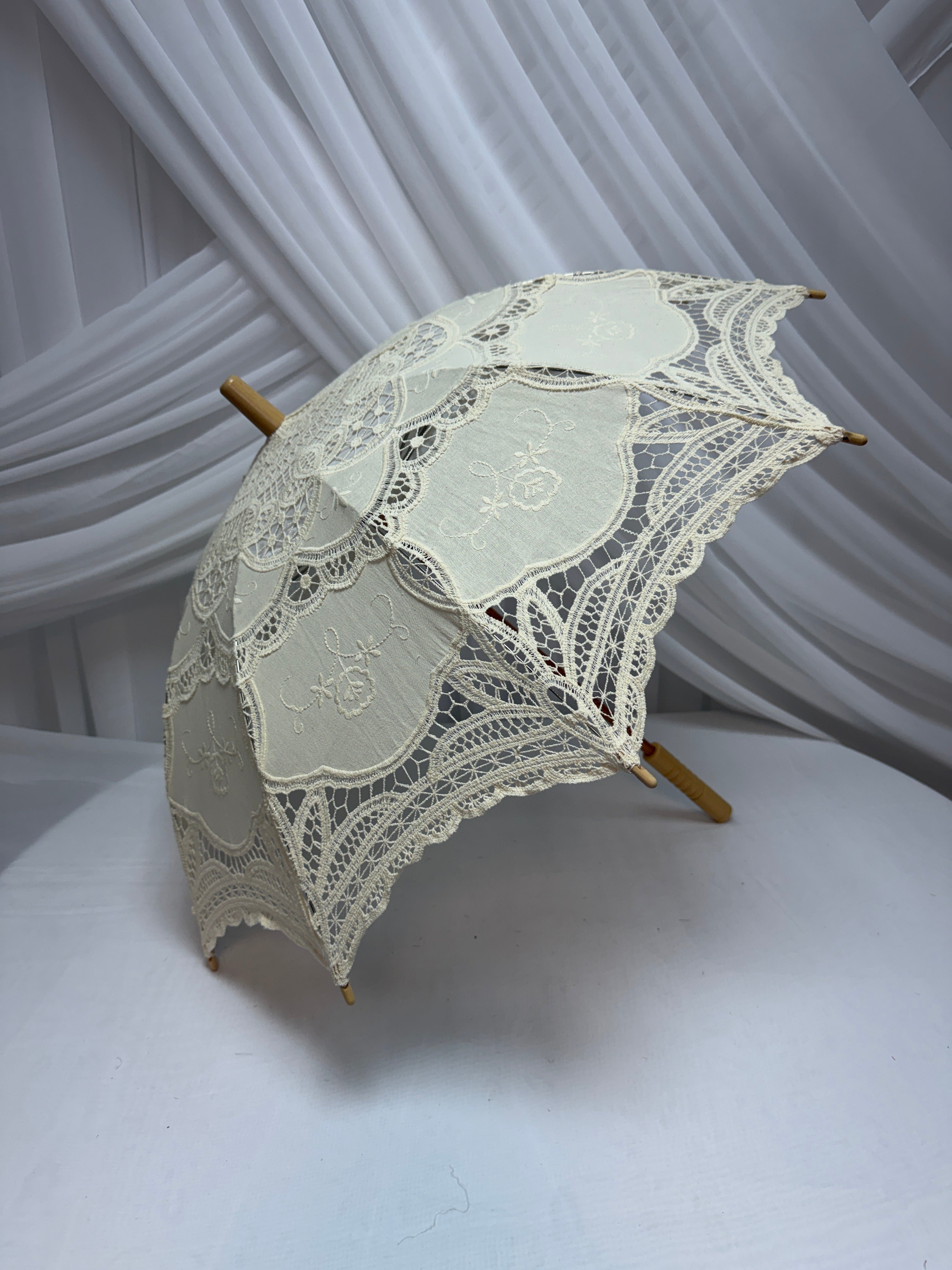 Umbrela Textil Brodat Pentru Mirese Crem 72cm