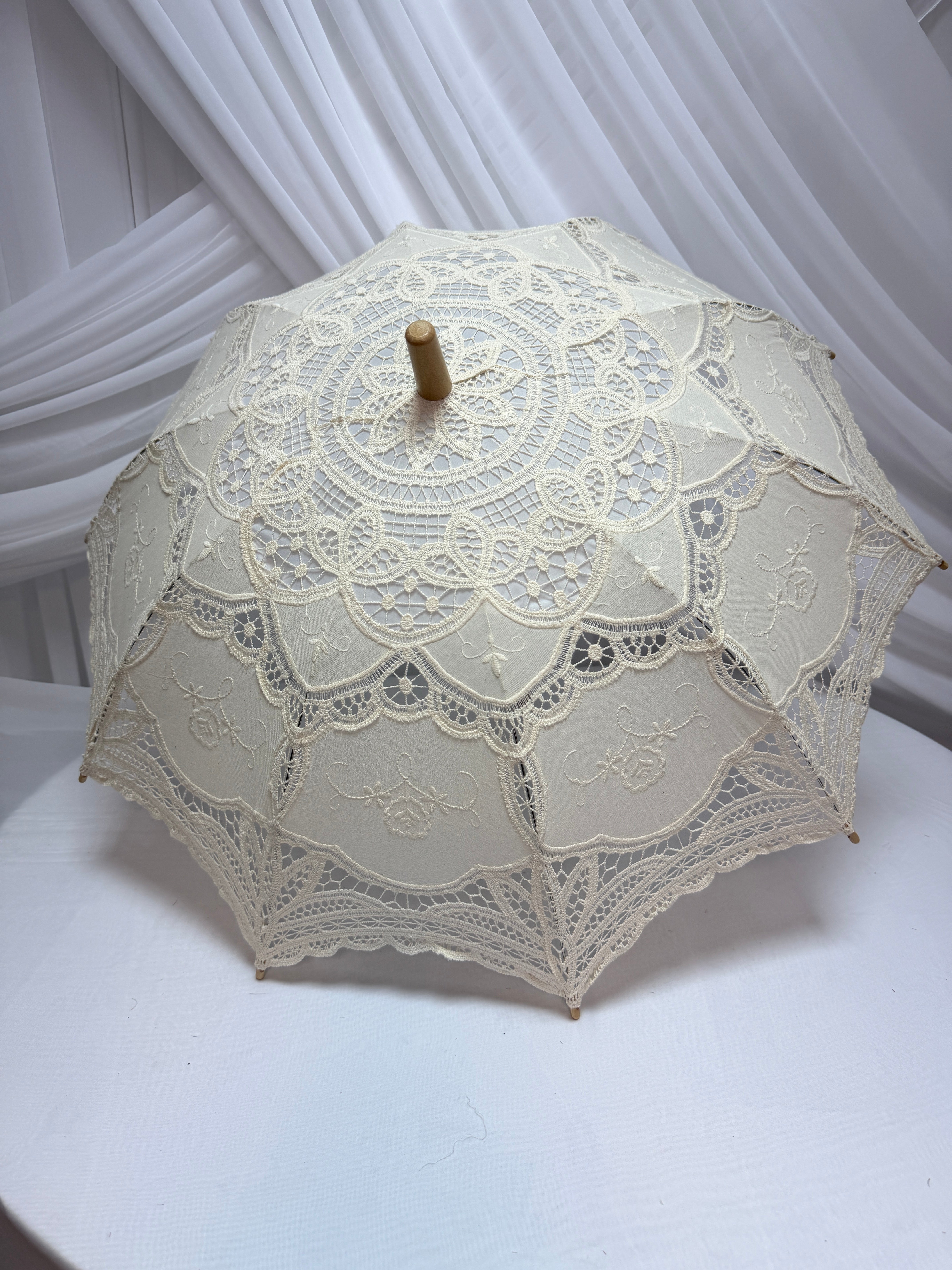 Umbrela Textil Brodat Pentru Mirese Crem 72cm