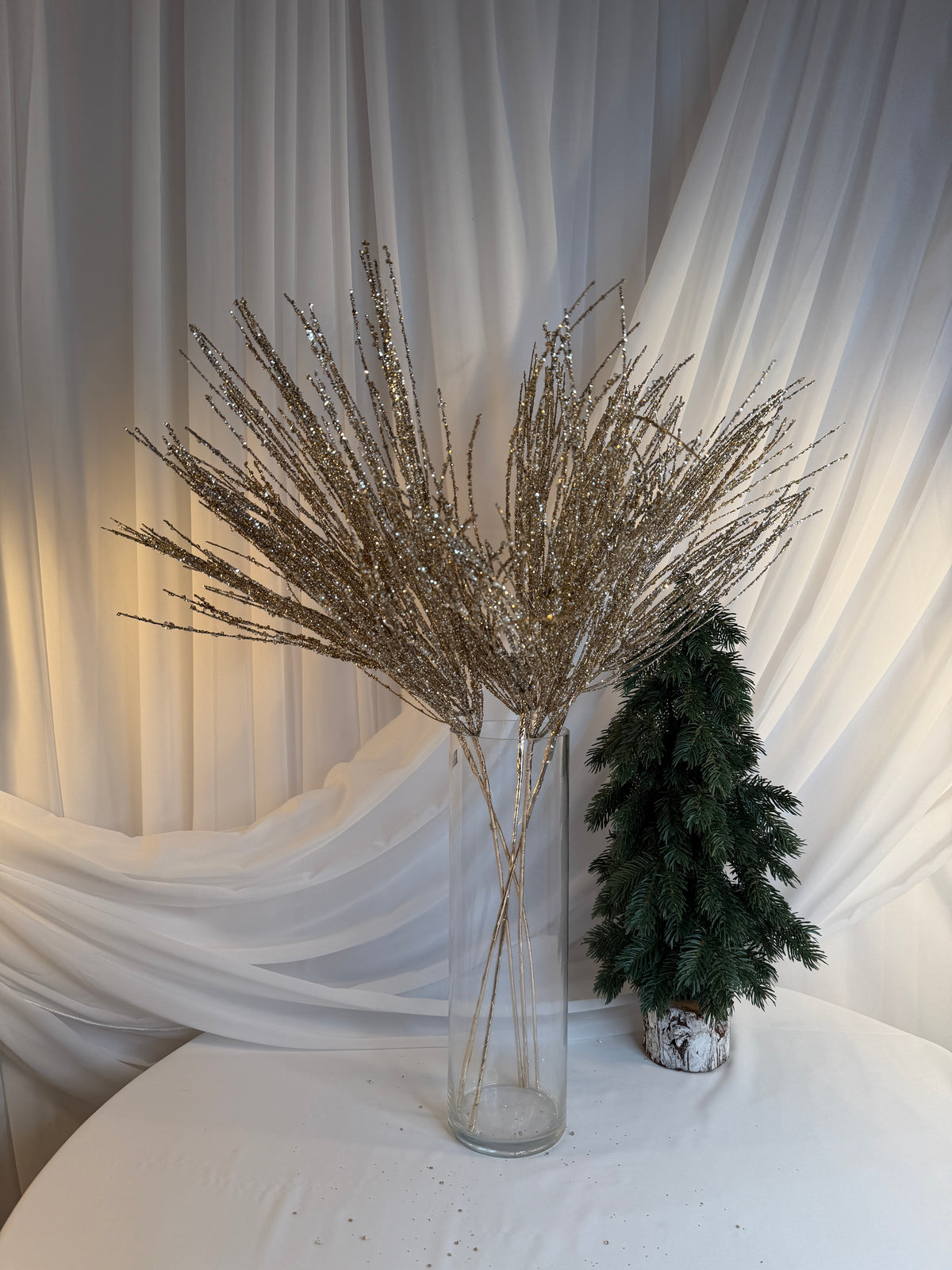 Creangă Decorativă „Măturică” cu Paiete Si Sclipici Auriu și Perluțe Albe, 83 cm 0427-2