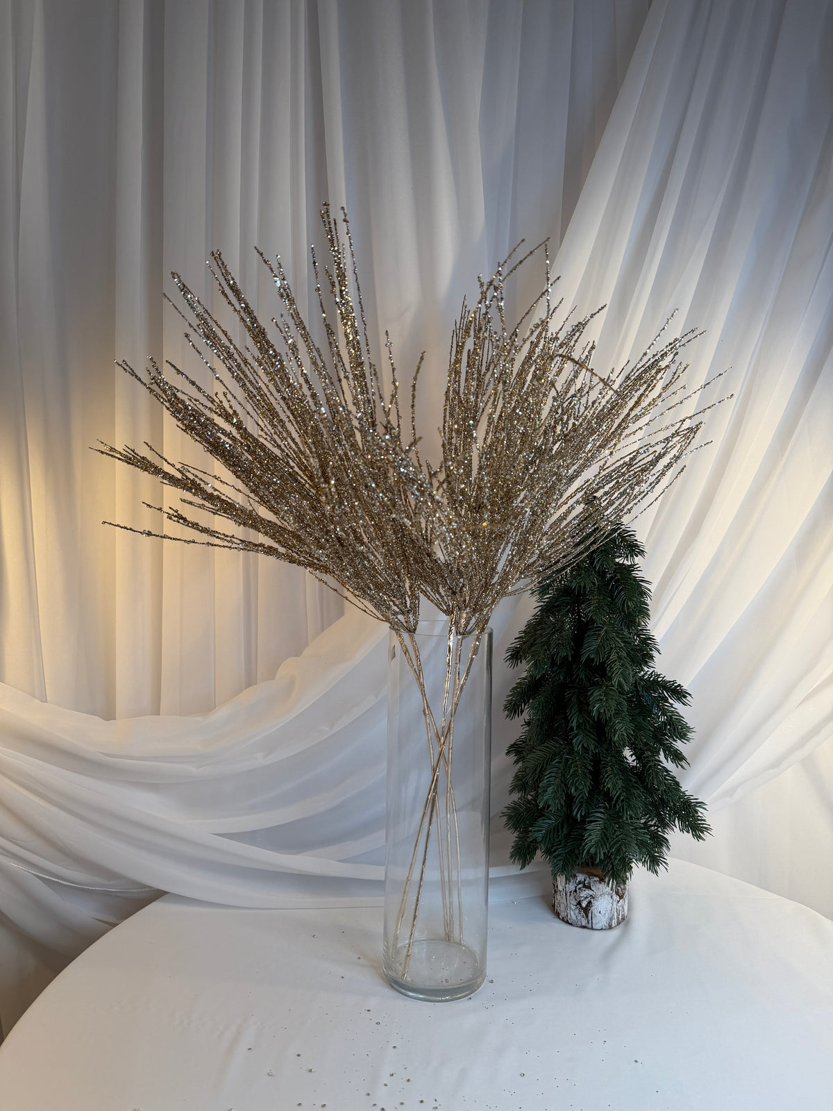 Creangă Decorativă „Măturică” cu Paiete Si Sclipici Auriu și Perluțe Albe, 83 cm 0427-2