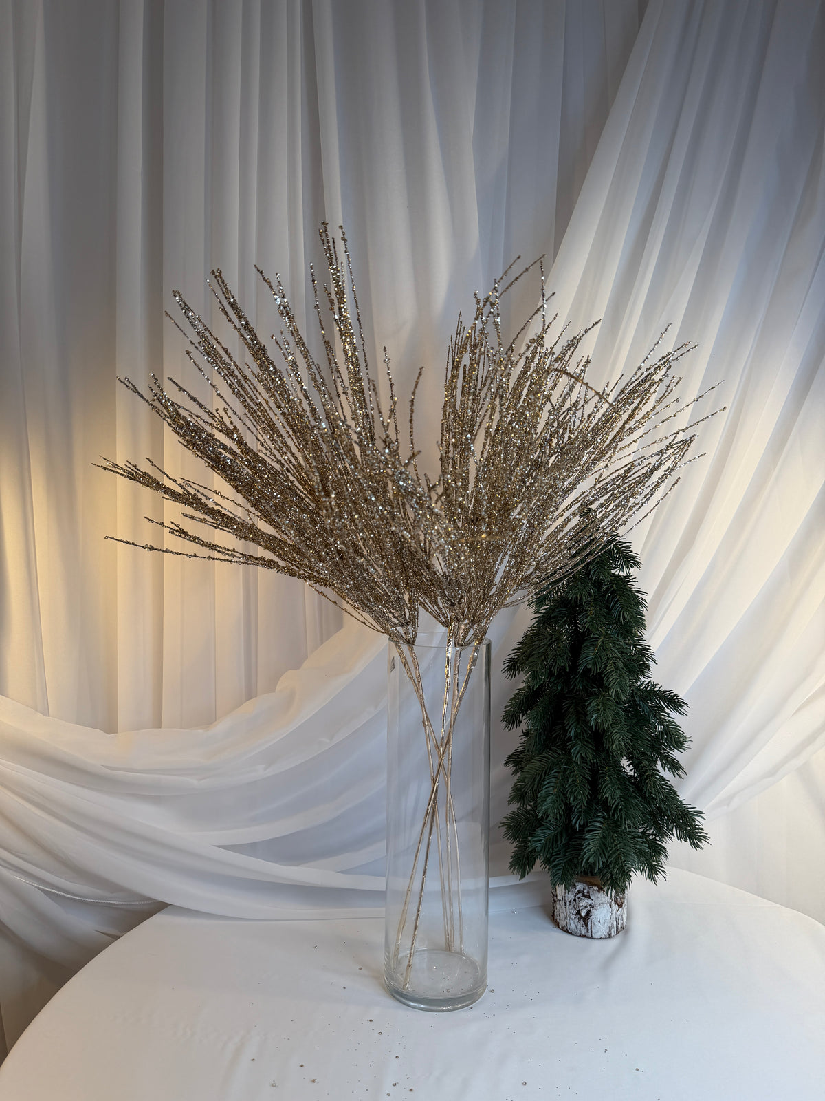 Creangă Decorativă „Măturică” cu Paiete Si Sclipici Auriu și Perluțe Albe, 83 cm 0427-2