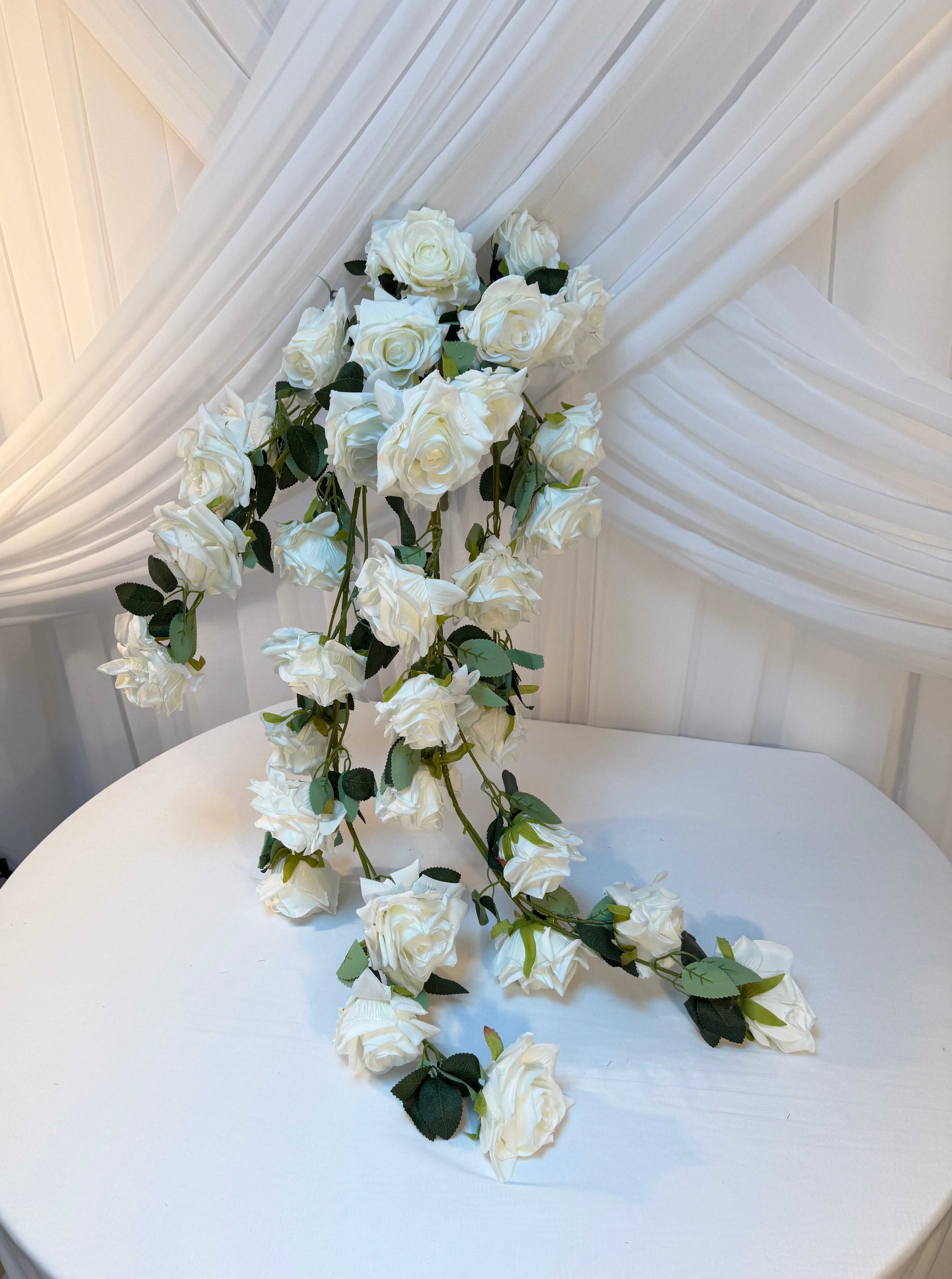 Buchet Tradafir Curgator Cu 34 flori- 127cm