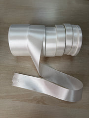 Panglica Satin Alb Unt 042 0.6-5cm