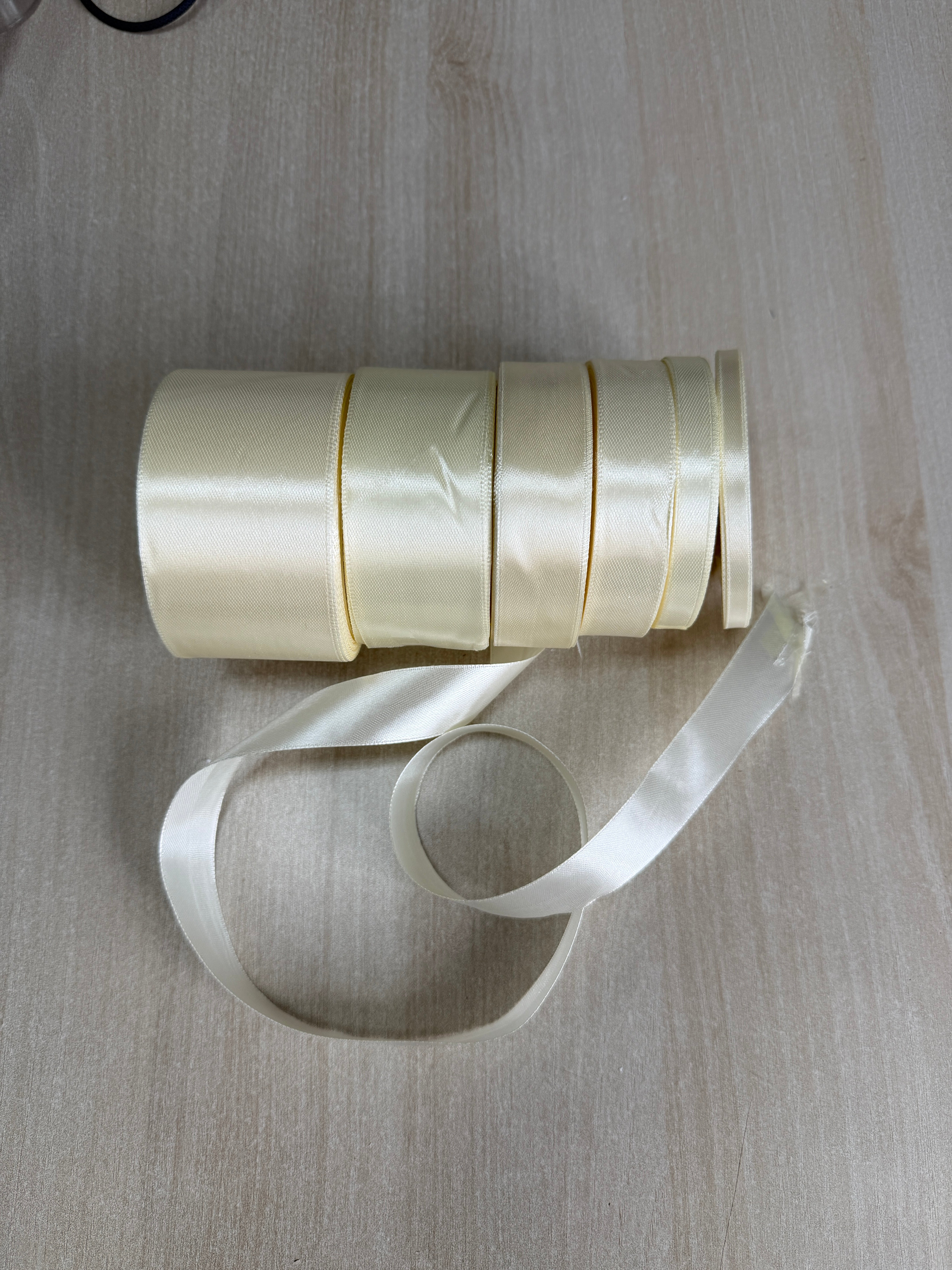 Panglica Satin Ivory 050 0.6-5cm