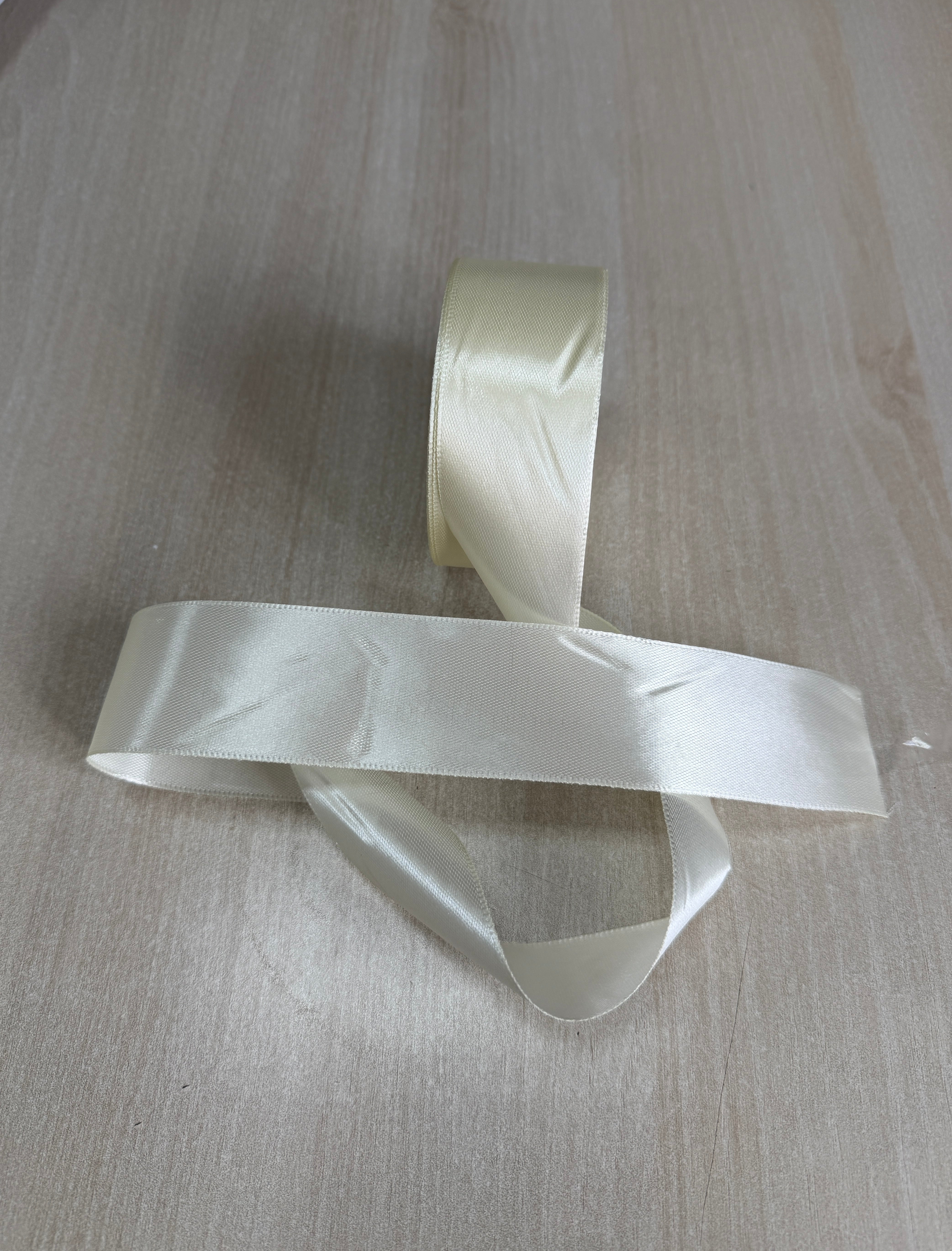 Panglica Satin Ivory 050 0.6-5cm