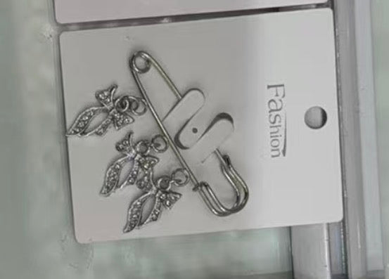 Broșe Tip Ac de Siguranță cu Trei Funde Agățate, 5 x 3,5 cm – Set 6 Bucăți