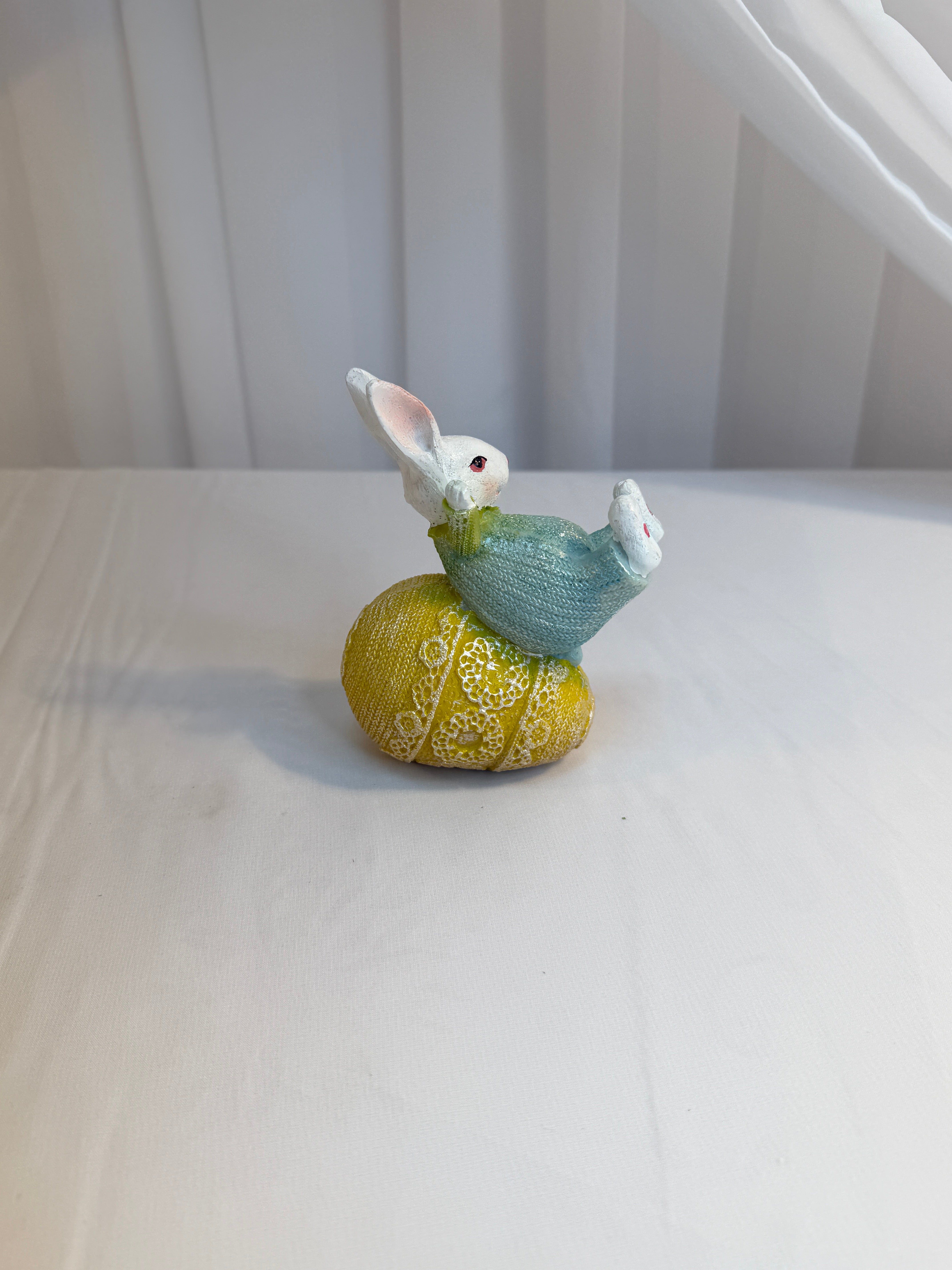 Decoratiune Paste Iepuri Pe Ou Imbracaminte Tricotat