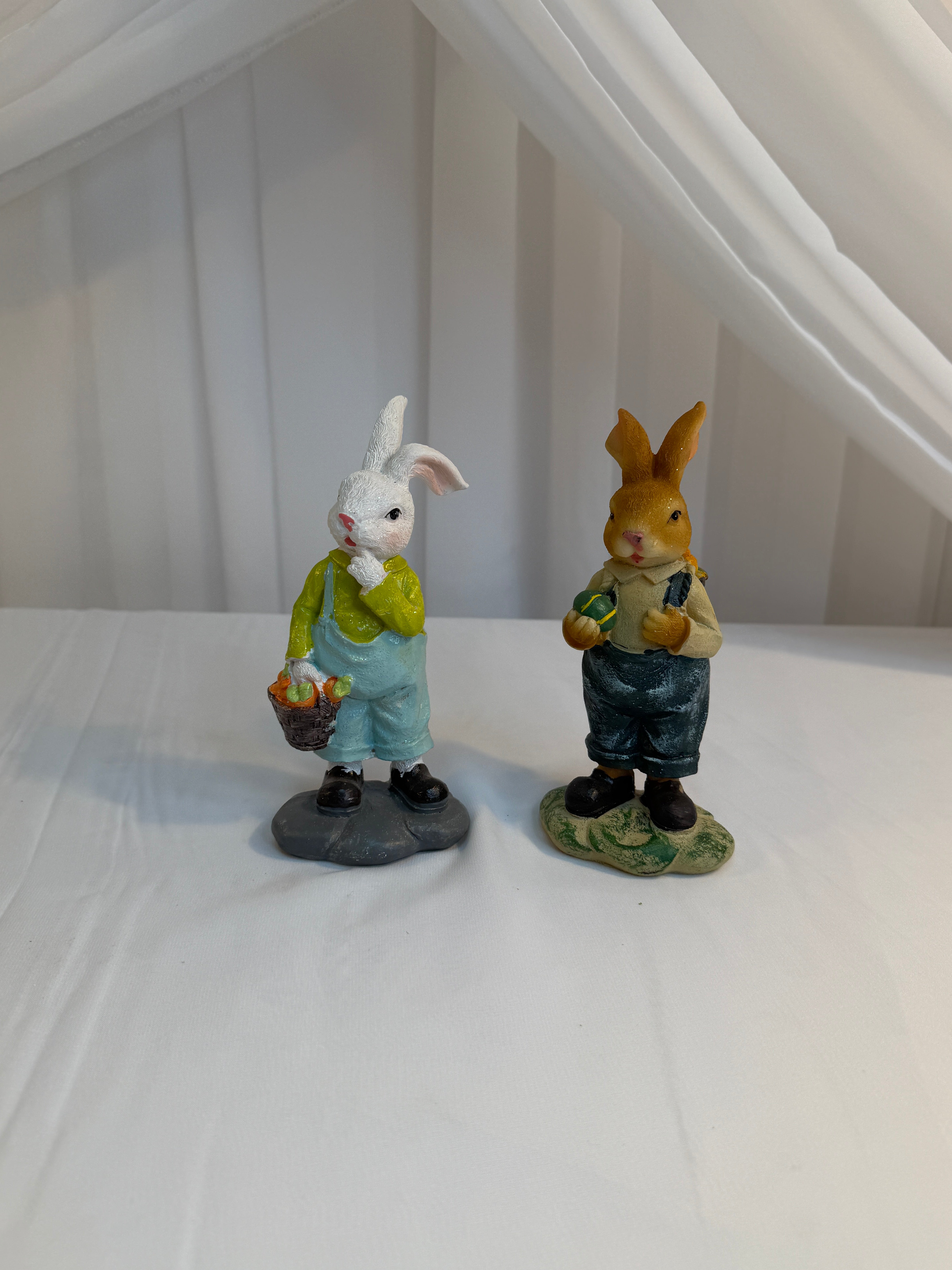 Decoratiune Paste Iepuri Cu Cos Rasina