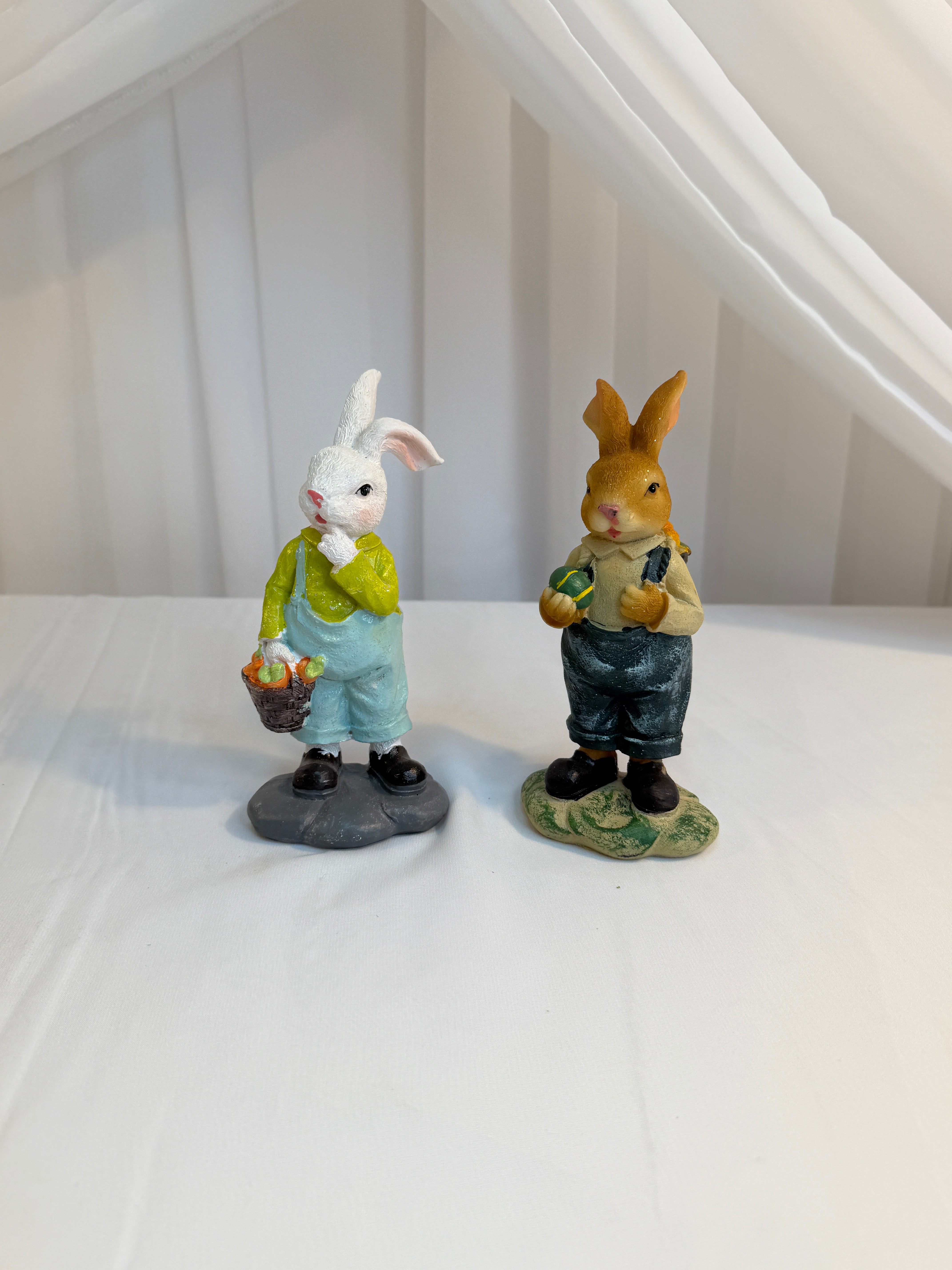 Decoratiune Paste Iepuri Cu Cos Rasina