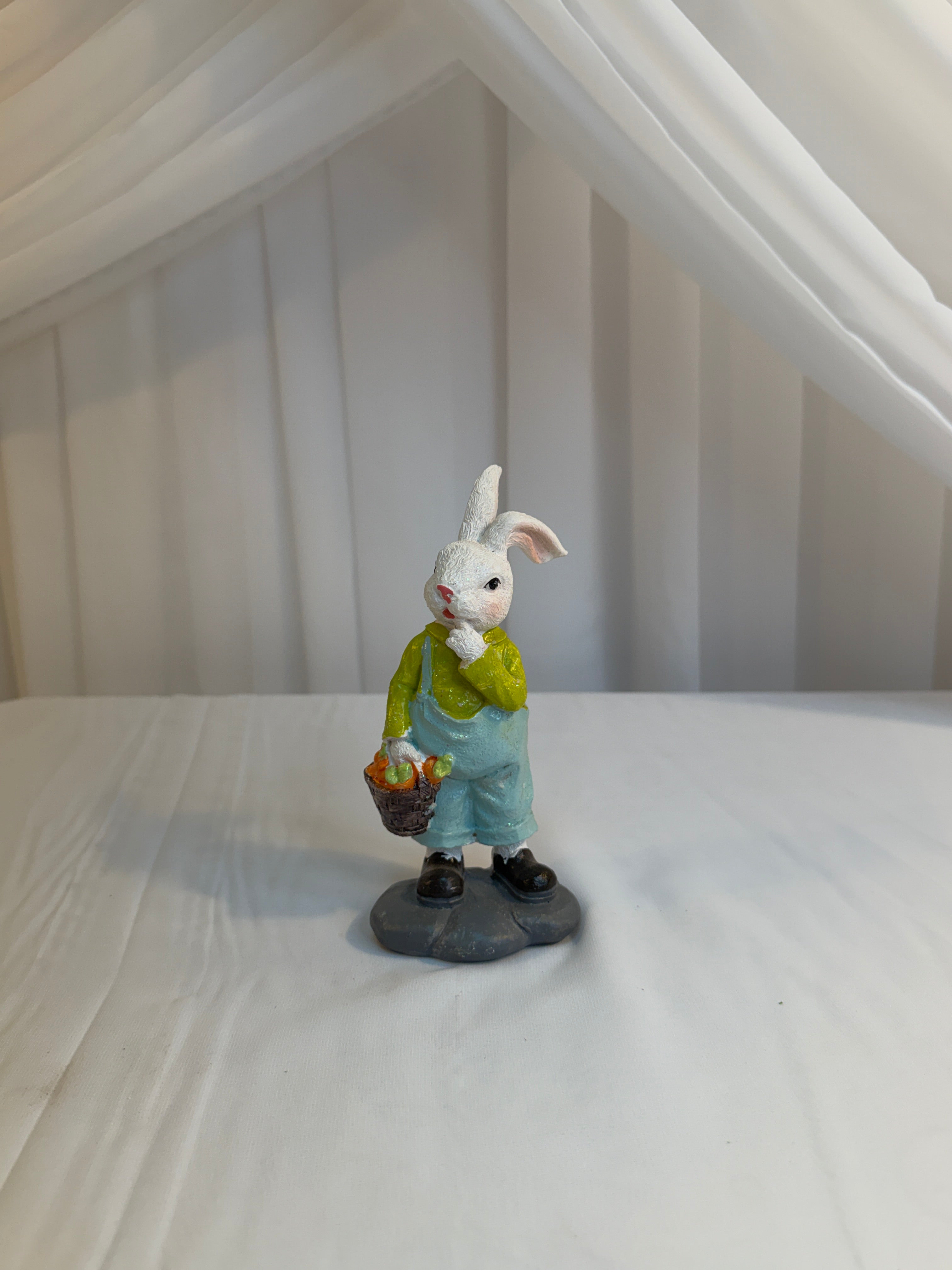 Decoratiune Paste Iepuri Cu Cos Rasina