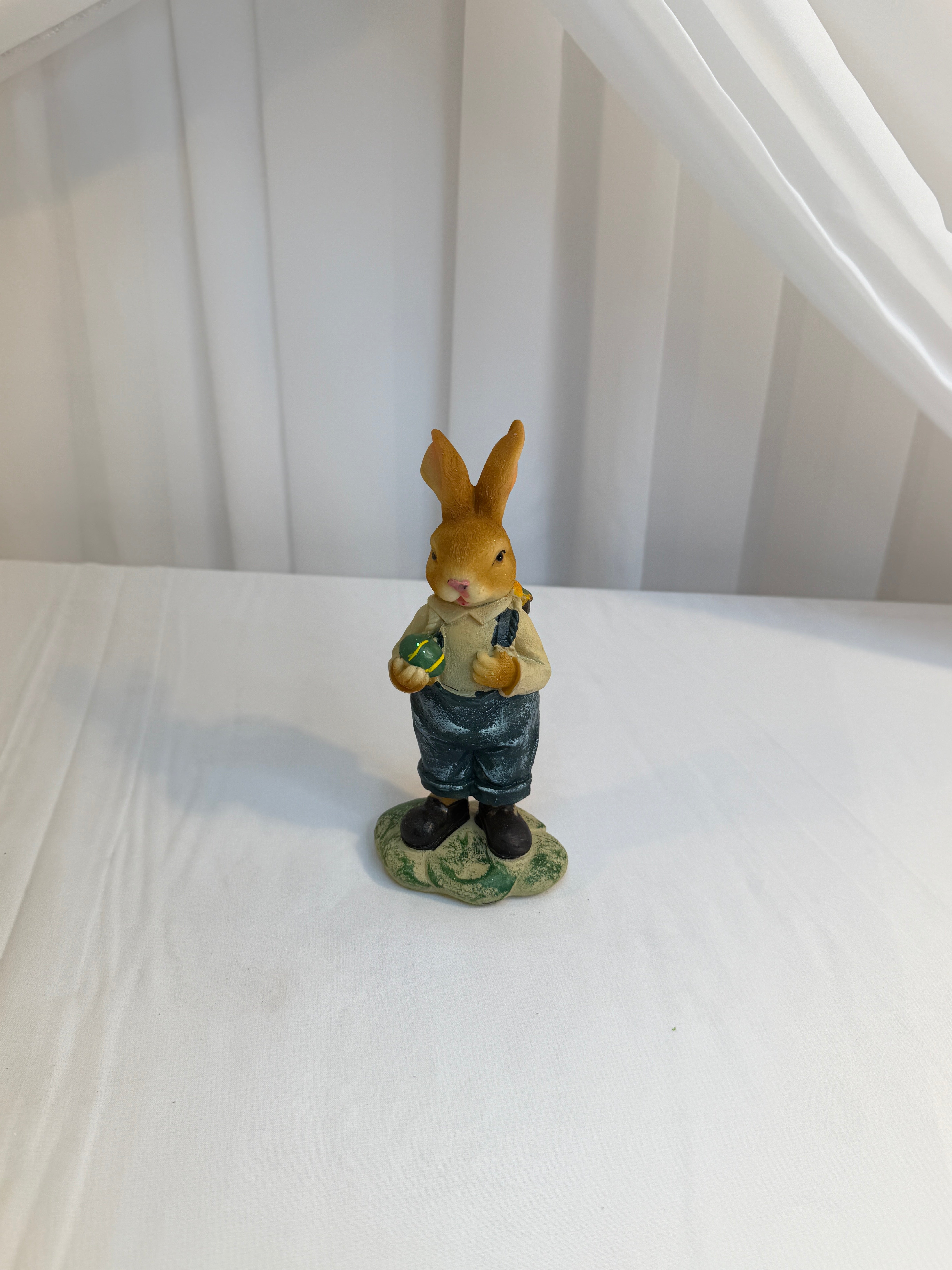 Decoratiune Paste Iepuri Cu Cos Rasina