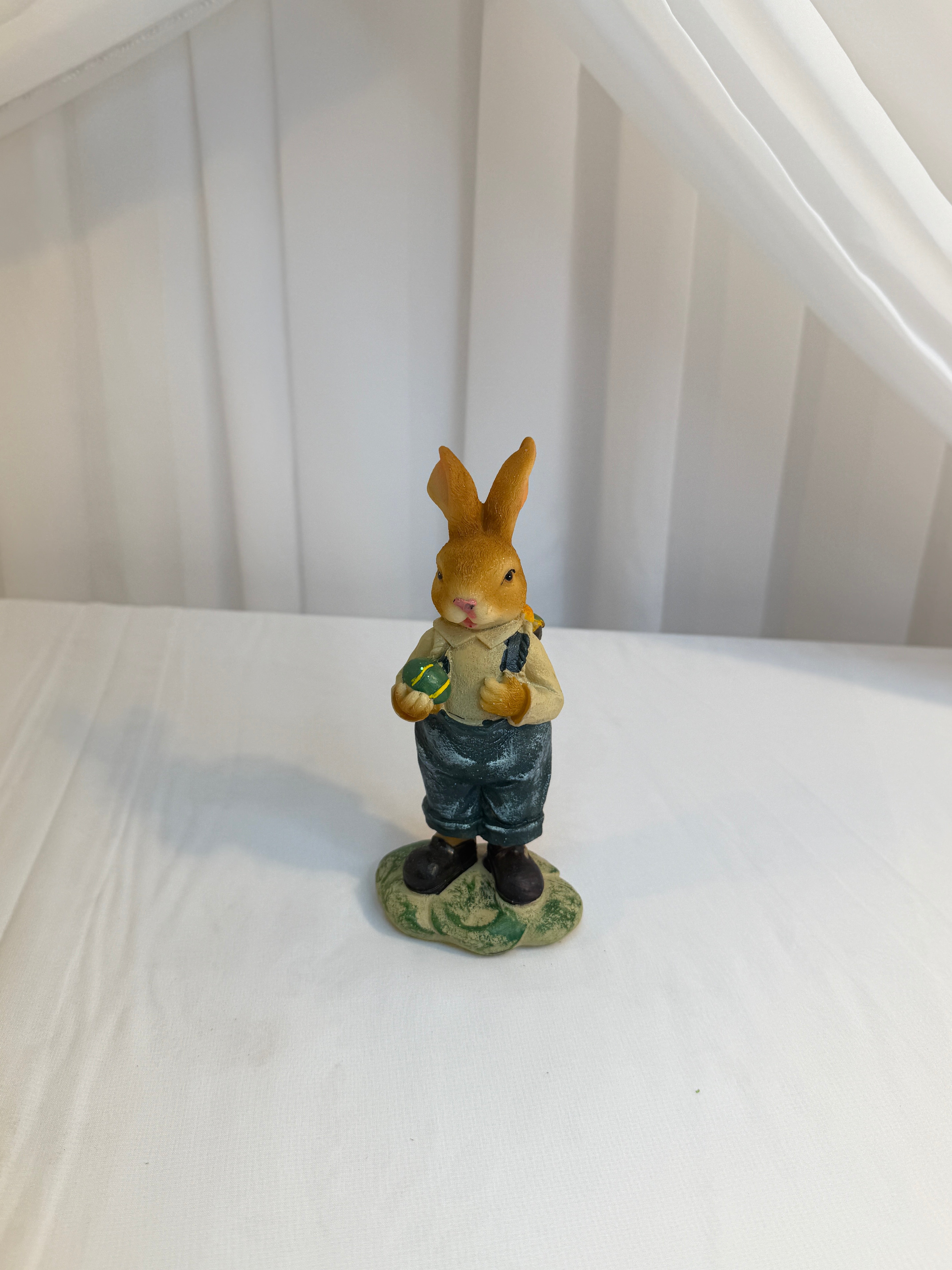 Decoratiune Paste Iepuri Cu Cos Rasina