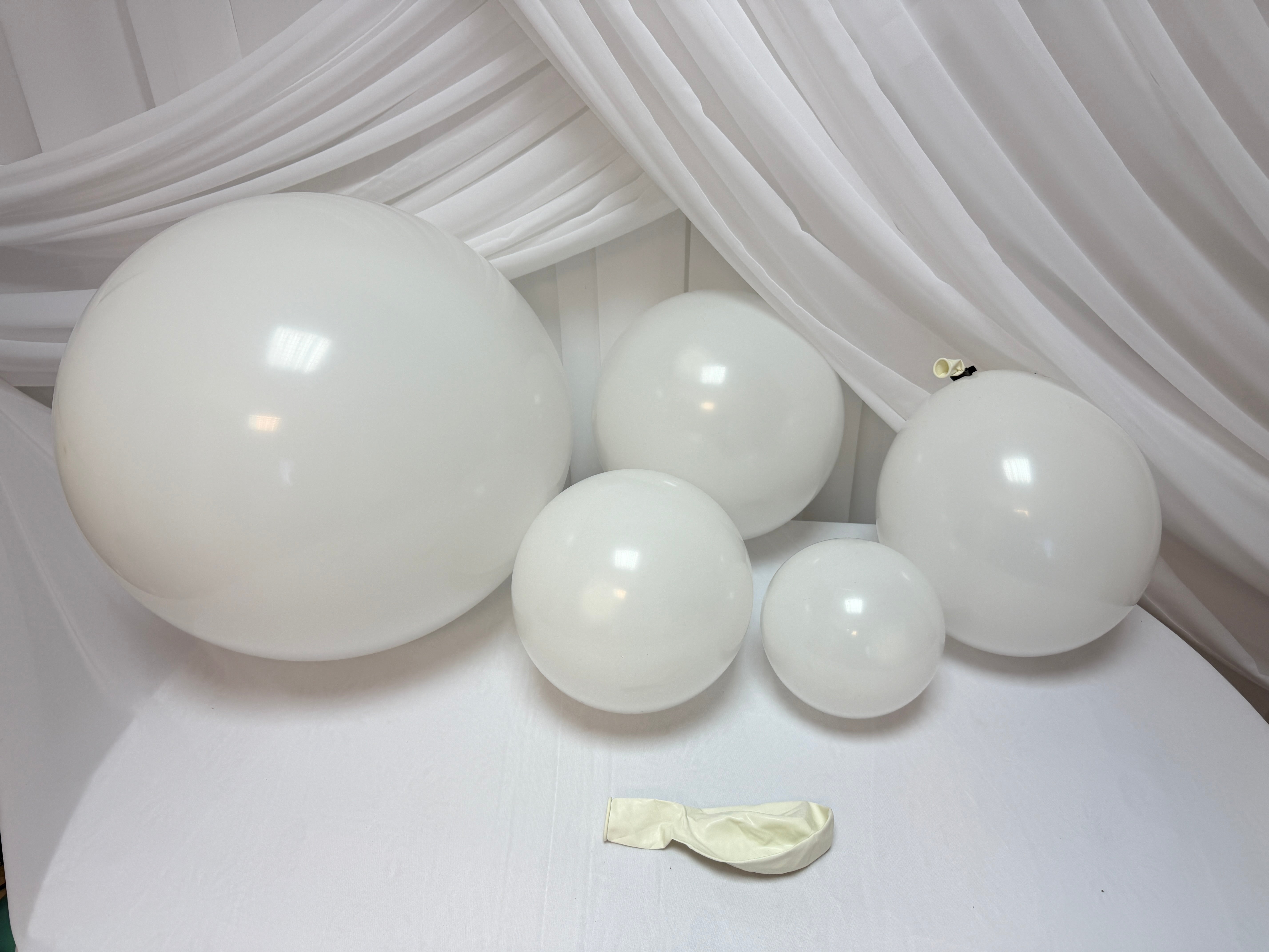 Baloane Mat TX 34 Alb