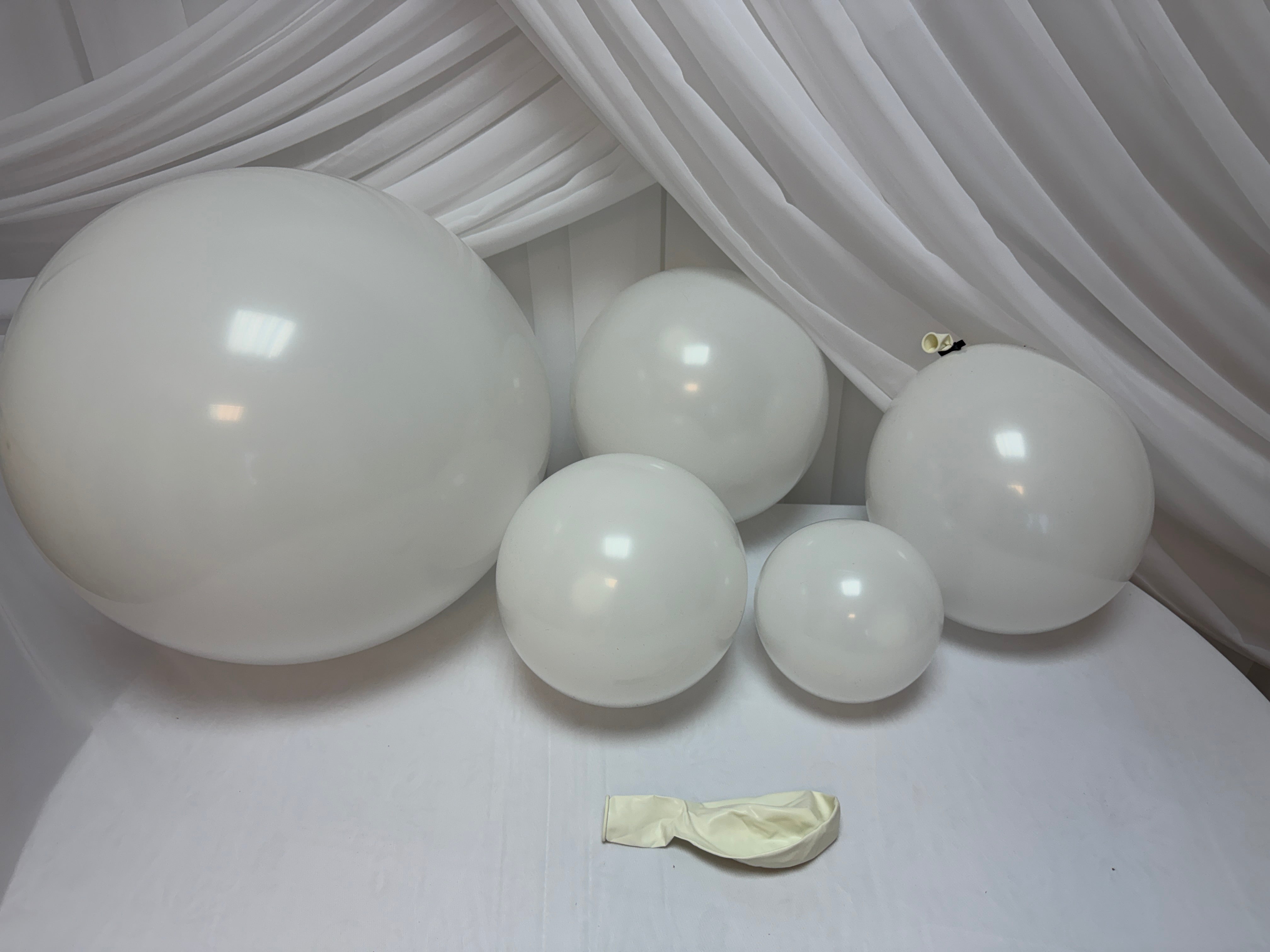 Baloane Mat TX 34 Alb