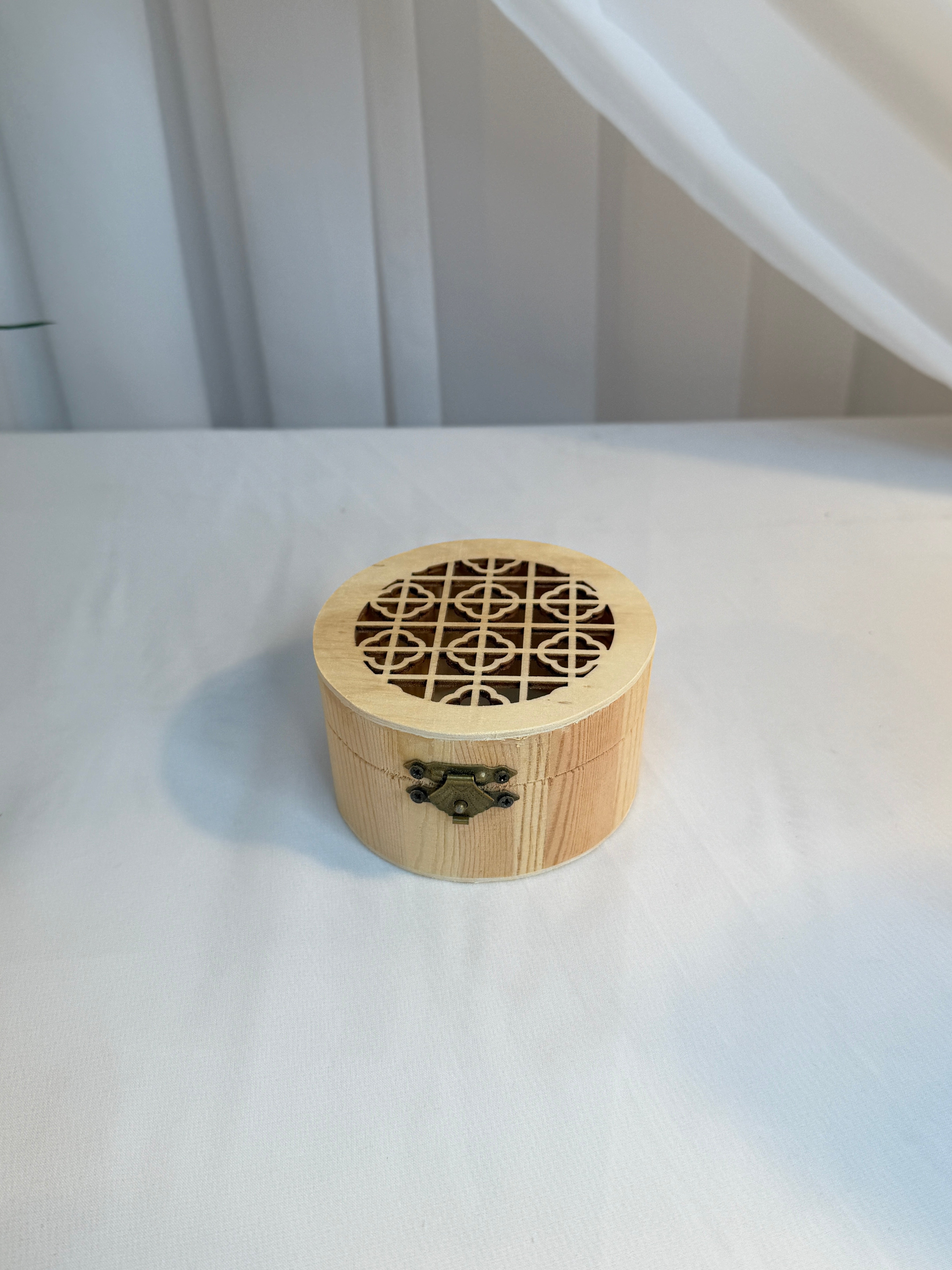 Cutie Lemn Natur Rotunda Perforat Patrat-Cercuri Mica