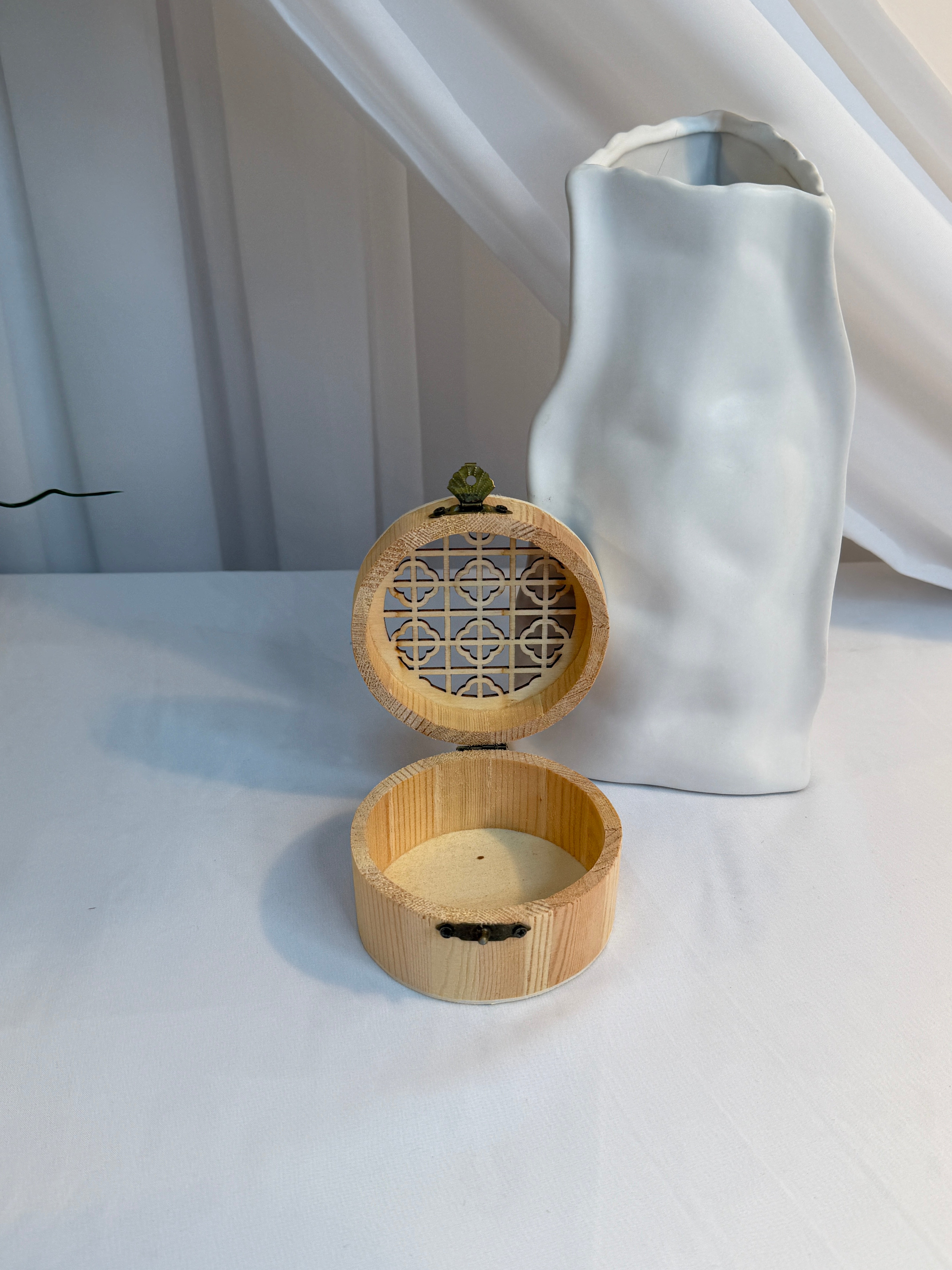 Cutie Lemn Natur Rotunda Perforat Patrat-Cercuri Mica