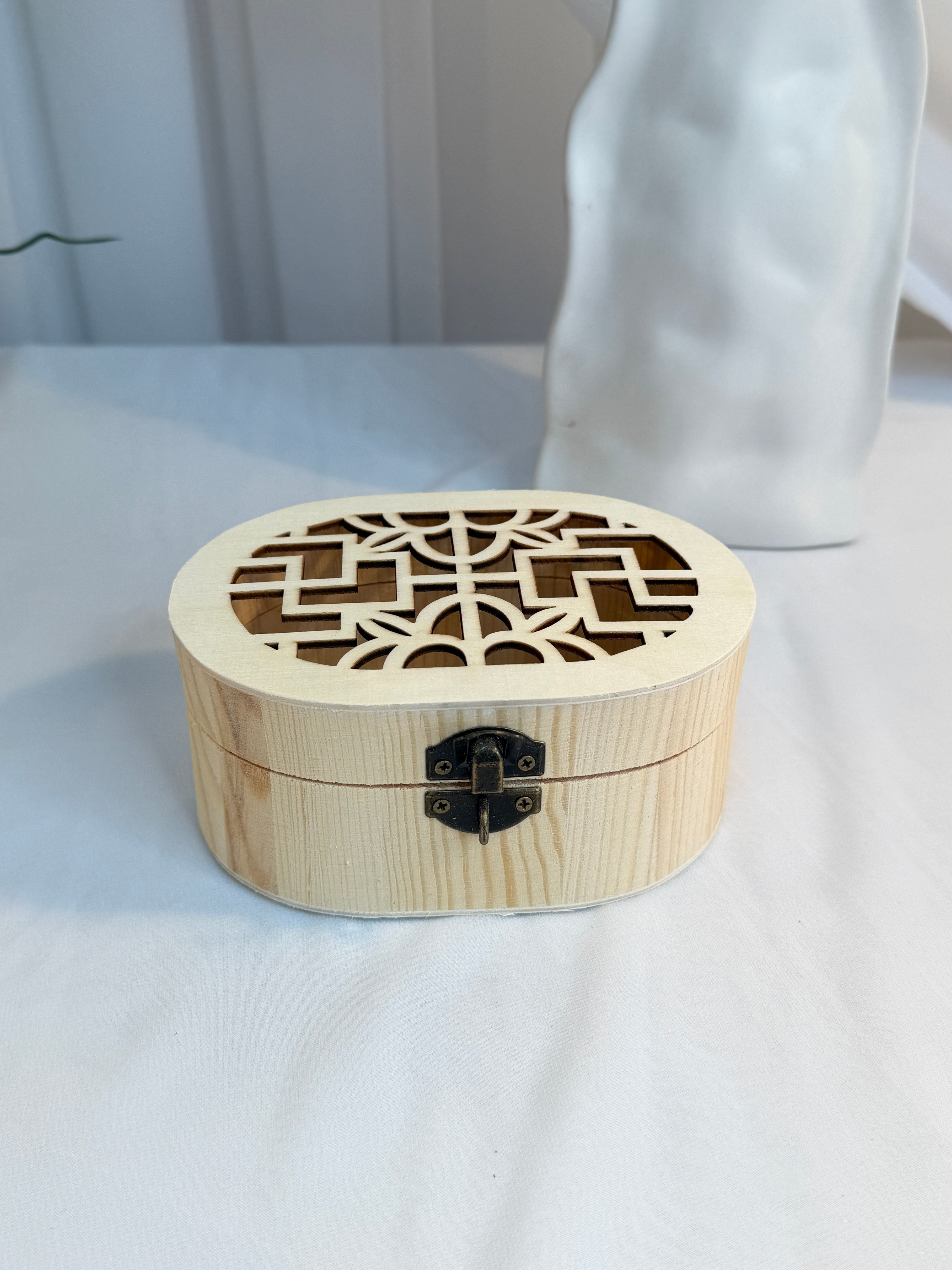 Cutie Lemn Natur Ovala Perforat Medie