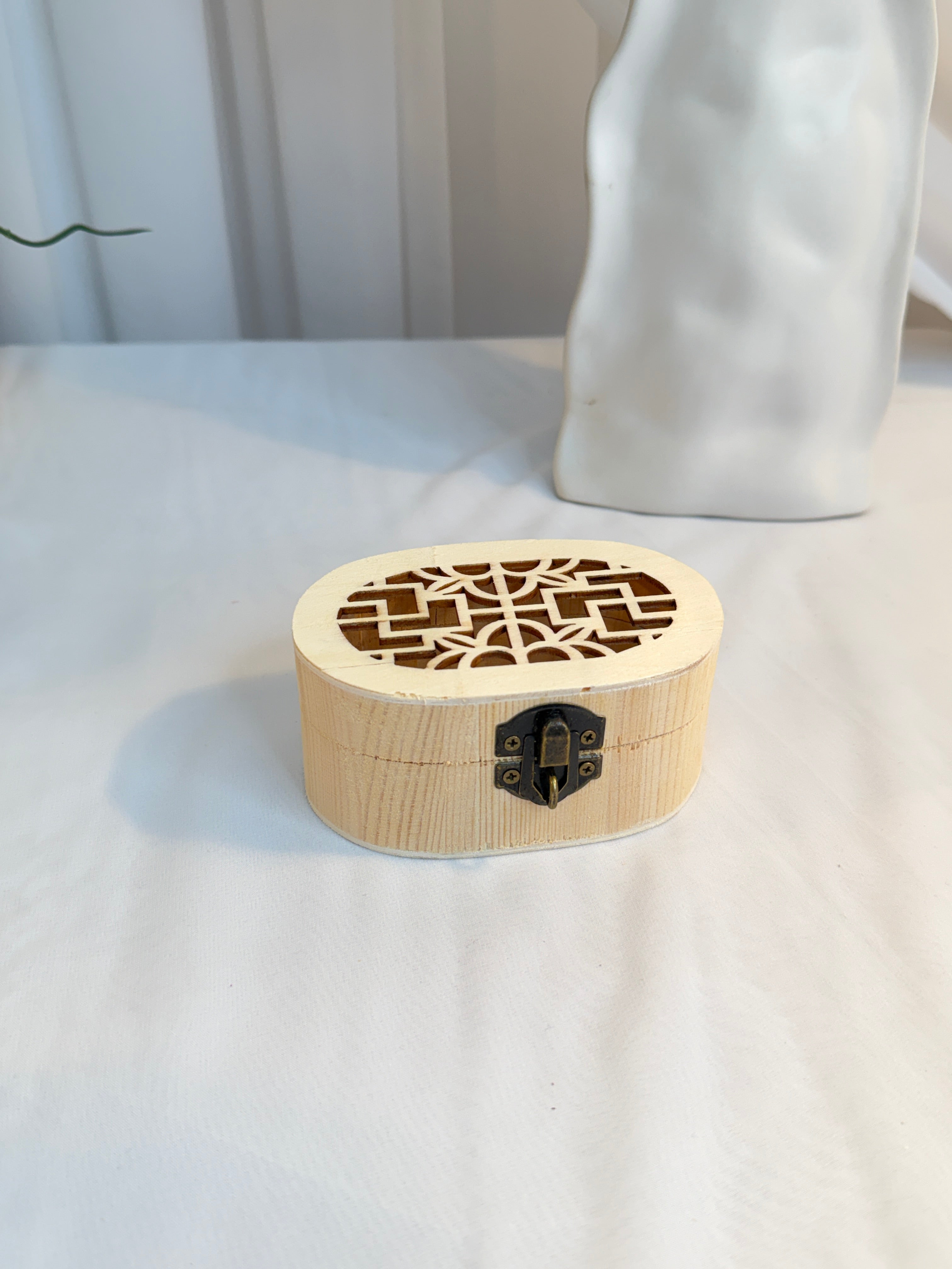 Cutie Lemn Natur Ovala Perforat Mica