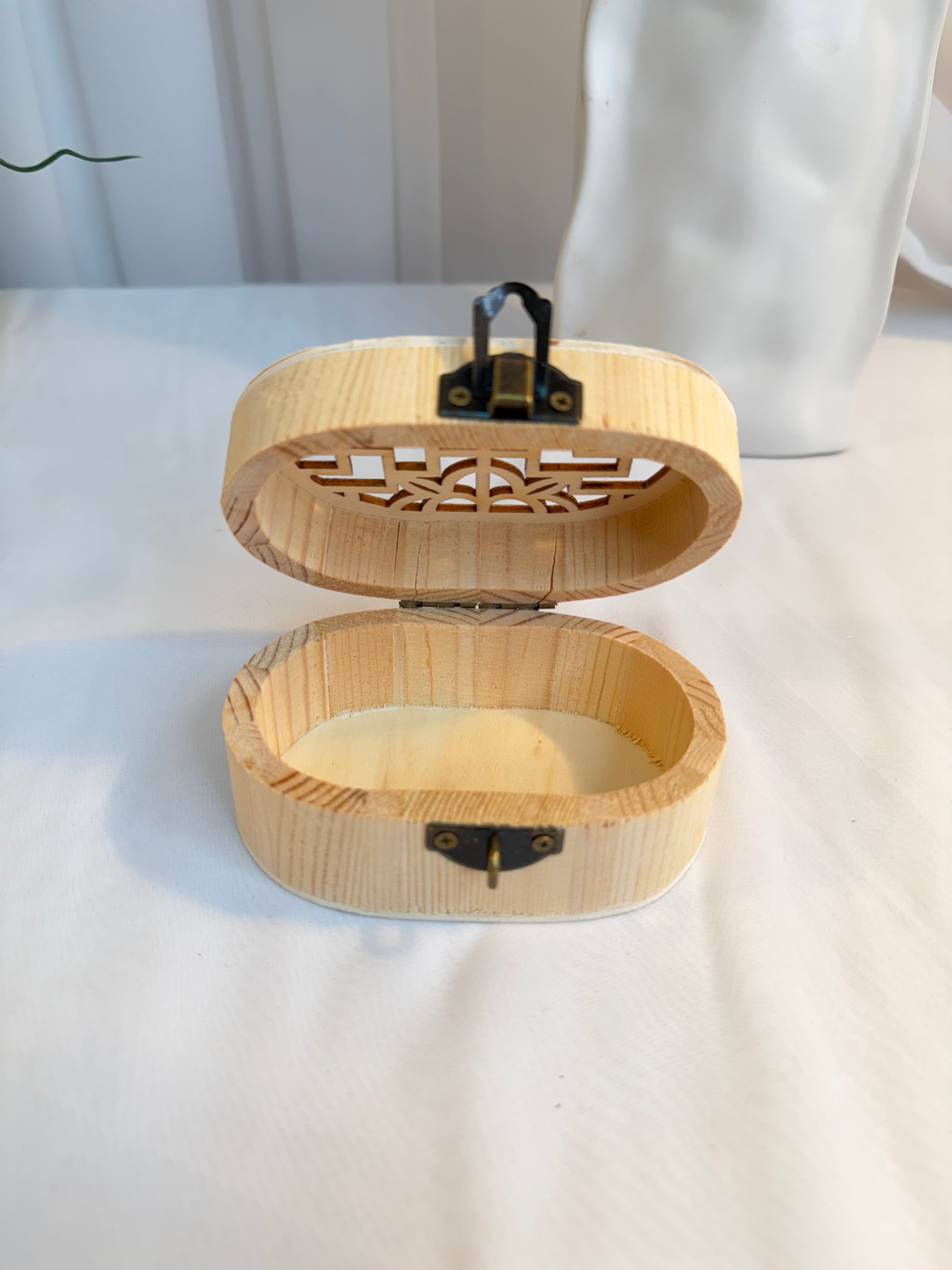 Cutie Lemn Natur Ovala Perforat Mare