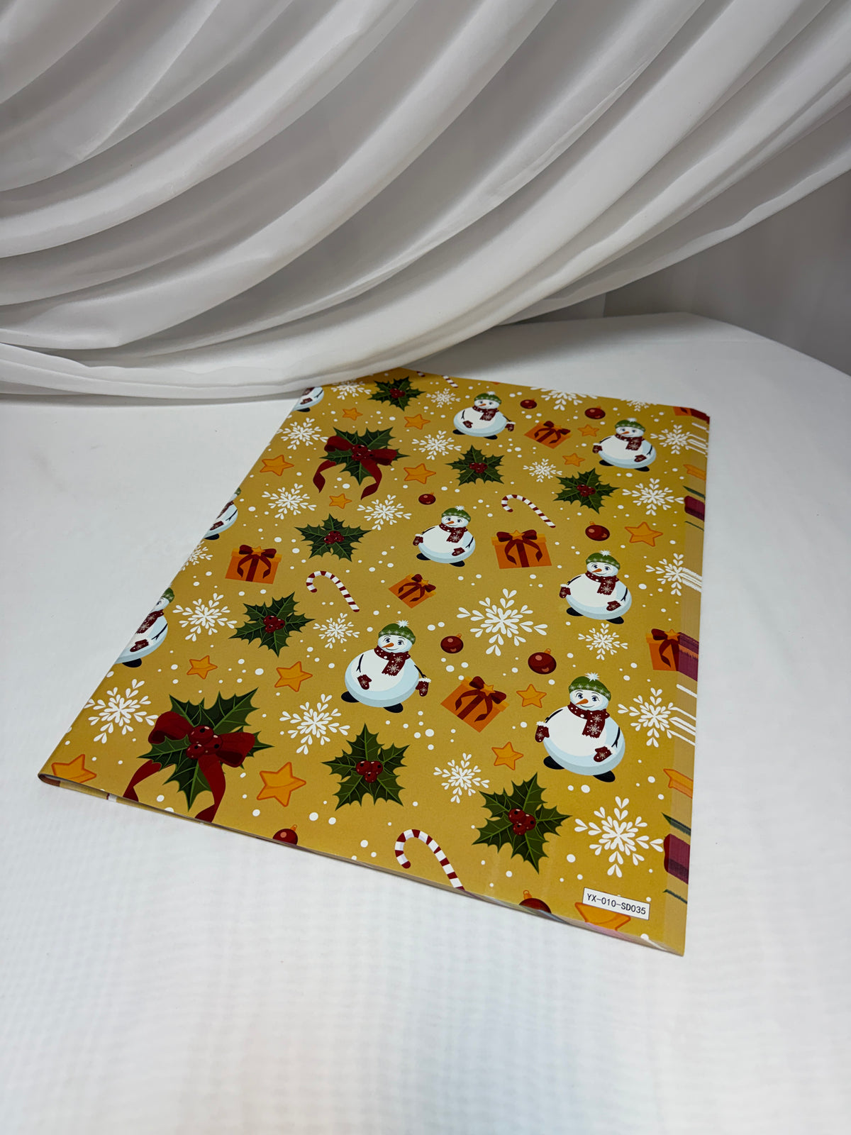 Hârtie de Ambalat Cadouri Crăciun, Coli 51 x 75 cm, 80 g, Set 50 Bucăți Bej Cu Omameni De Zapada