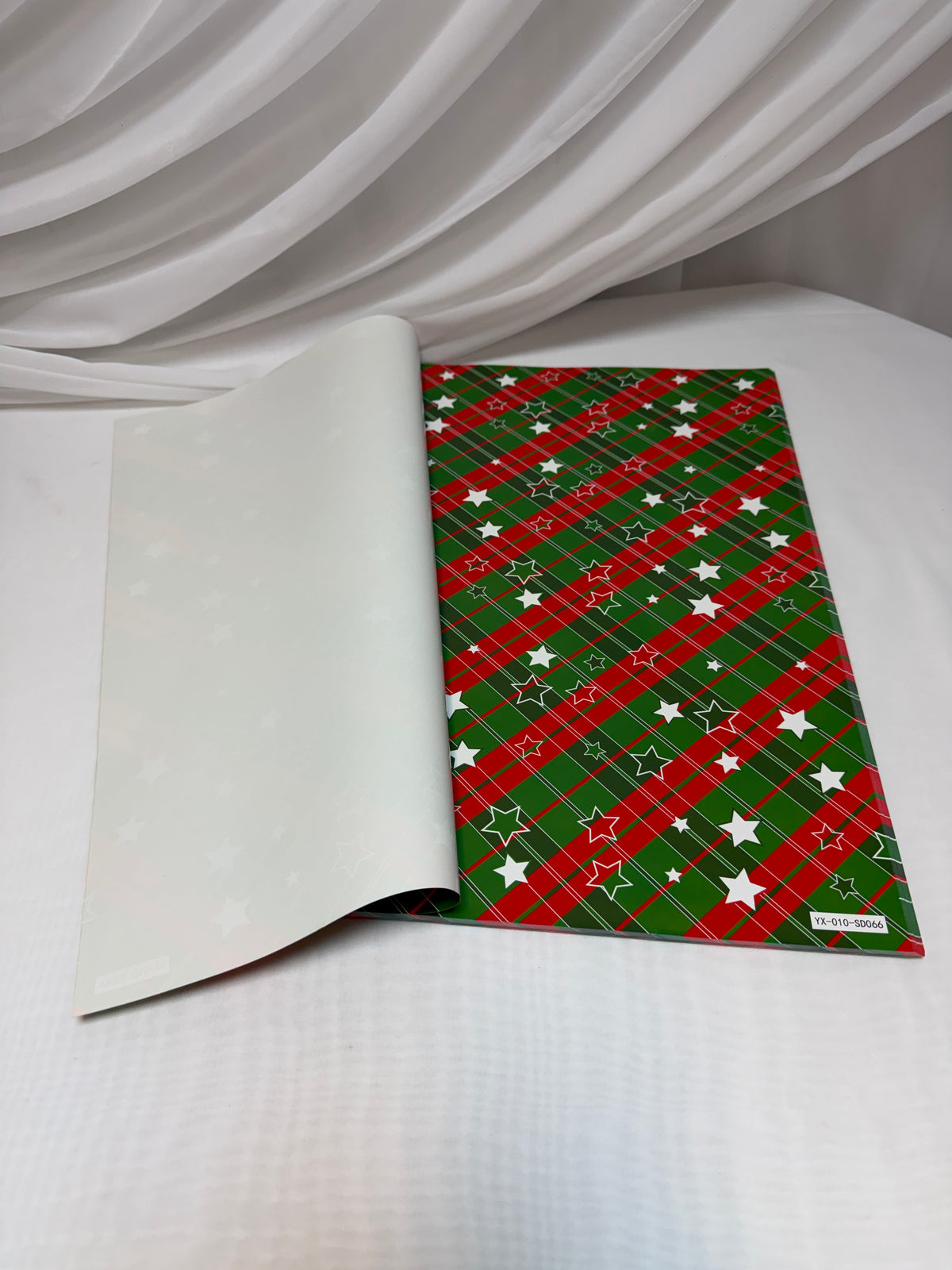 Hârtie de Ambalat Cadouri Crăciun, Coli 51 x 75 cm, 80 g, Set 50 Bucăți Rosu Verde Carouri