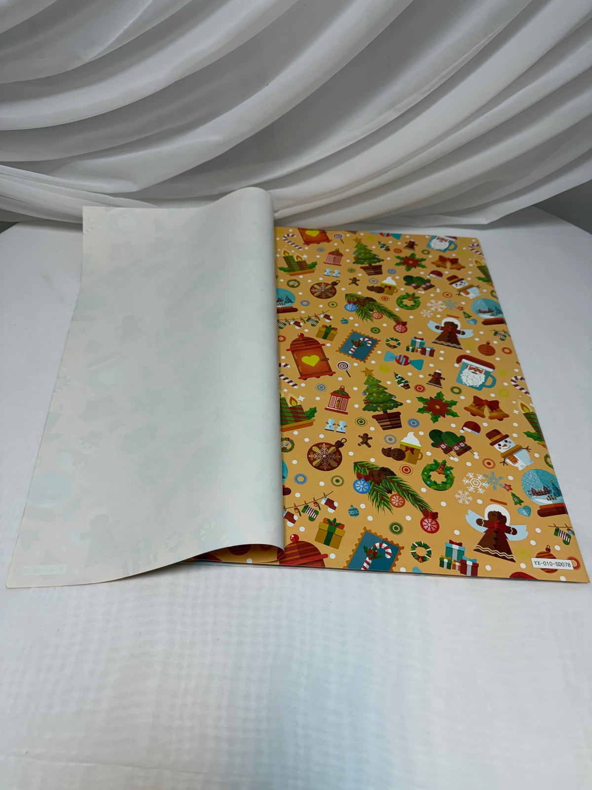 Hârtie de Ambalat Cadouri Crăciun, Coli 51 x 75 cm, 80 g, Set 50 Bucăți Bej Cu Ingeri, Brad, Cani