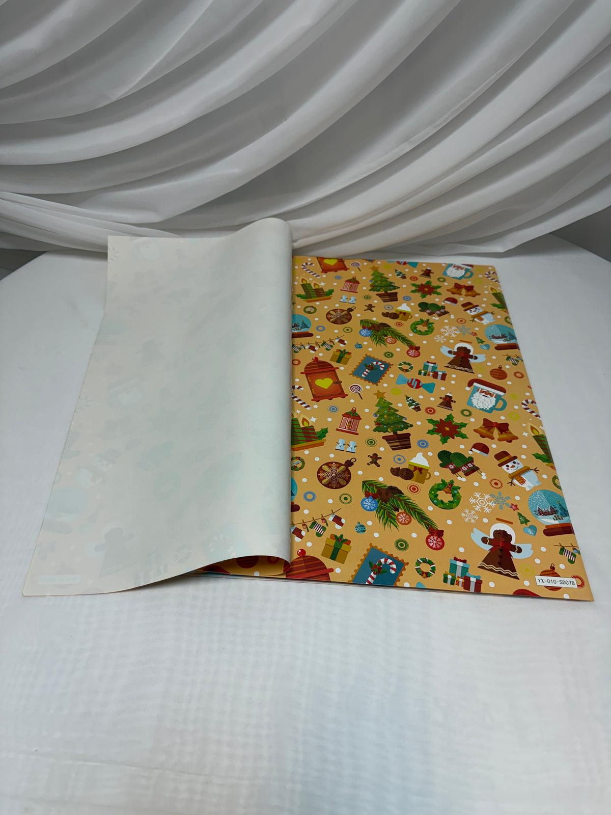 Hârtie de Ambalat Cadouri Crăciun, Coli 51 x 75 cm, 80 g, Set 50 Bucăți Bej Cu Ingeri, Brad, Cani