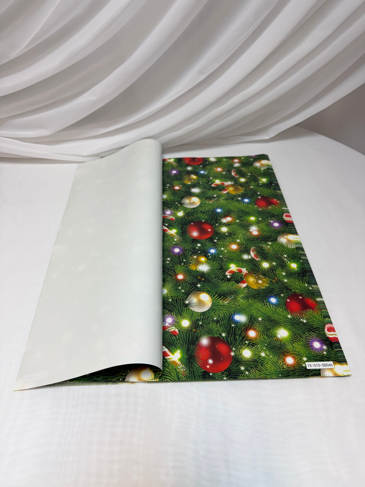 Hârtie de Ambalat Cadouri Crăciun, Coli 51 x 75 cm, 80 g, Set 50 Bucăți Verde Crenguta Brad Cu Globuri