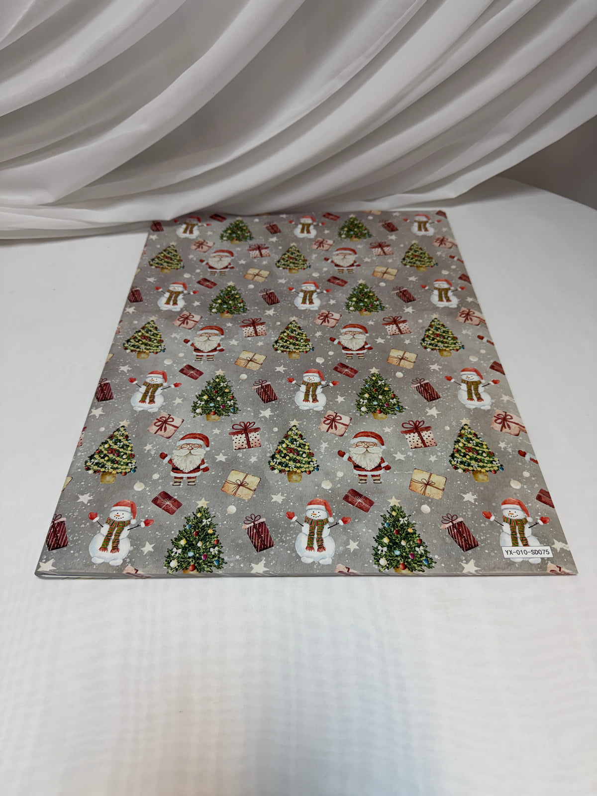 Hârtie de Ambalat Cadouri Crăciun, Coli 51 x 75 cm, 80 g, Set 50 Bucăți Gri cu Oameni De Zapada, Brazi