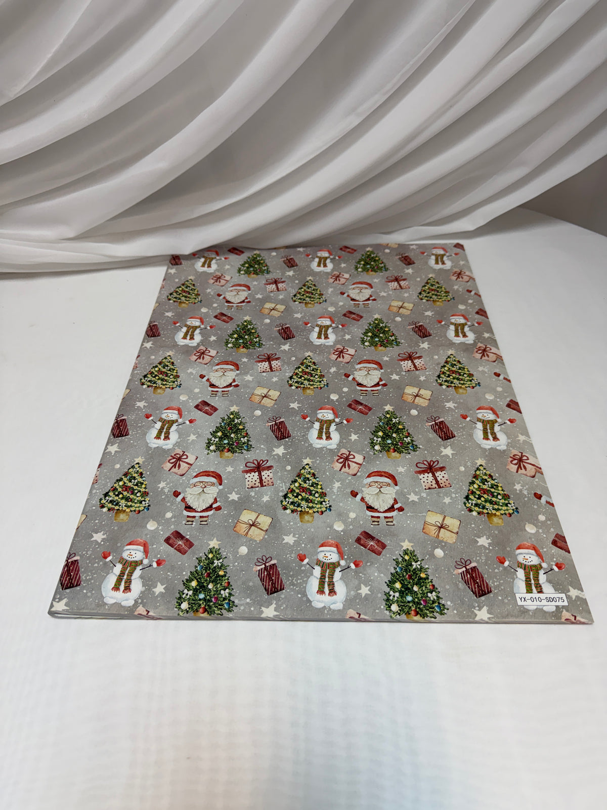 Hârtie de Ambalat Cadouri Crăciun, Coli 51 x 75 cm, 80 g, Set 50 Bucăți Gri cu Oameni De Zapada, Brazi