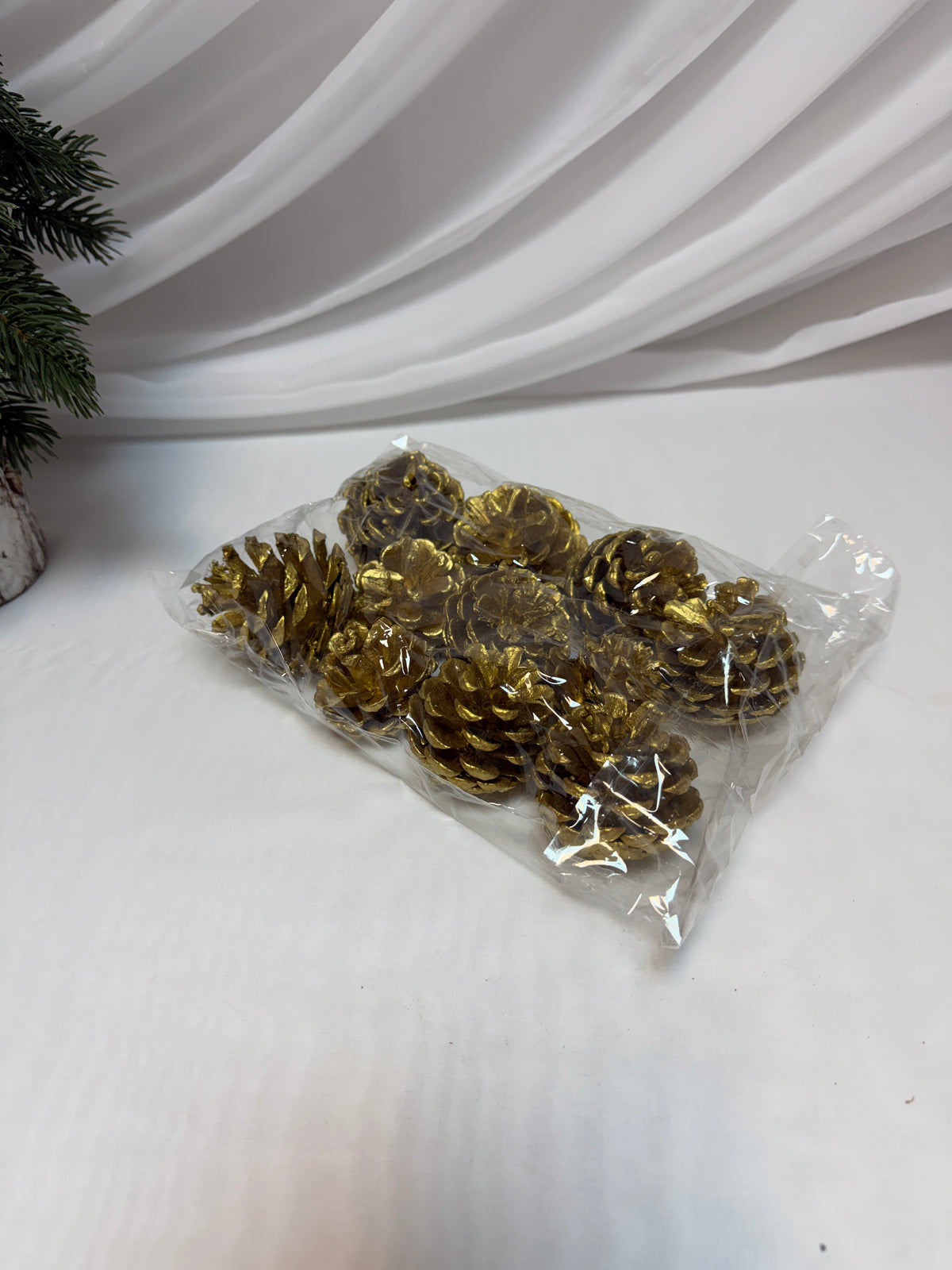 Conuri de Brad Decorative pentru Crăciun Aurii,  4–5 cm, Pungă 250 g
