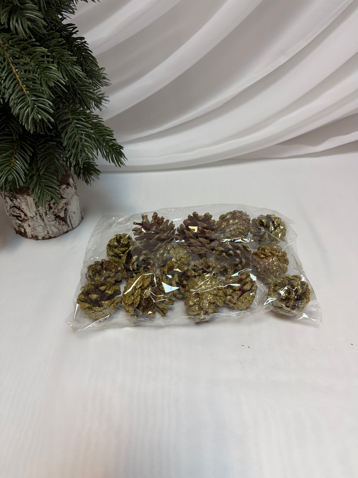Conuri de Brad Decorative pentru Crăciun Sclipici Auriu, 3–4 cm, Pungă 250 g