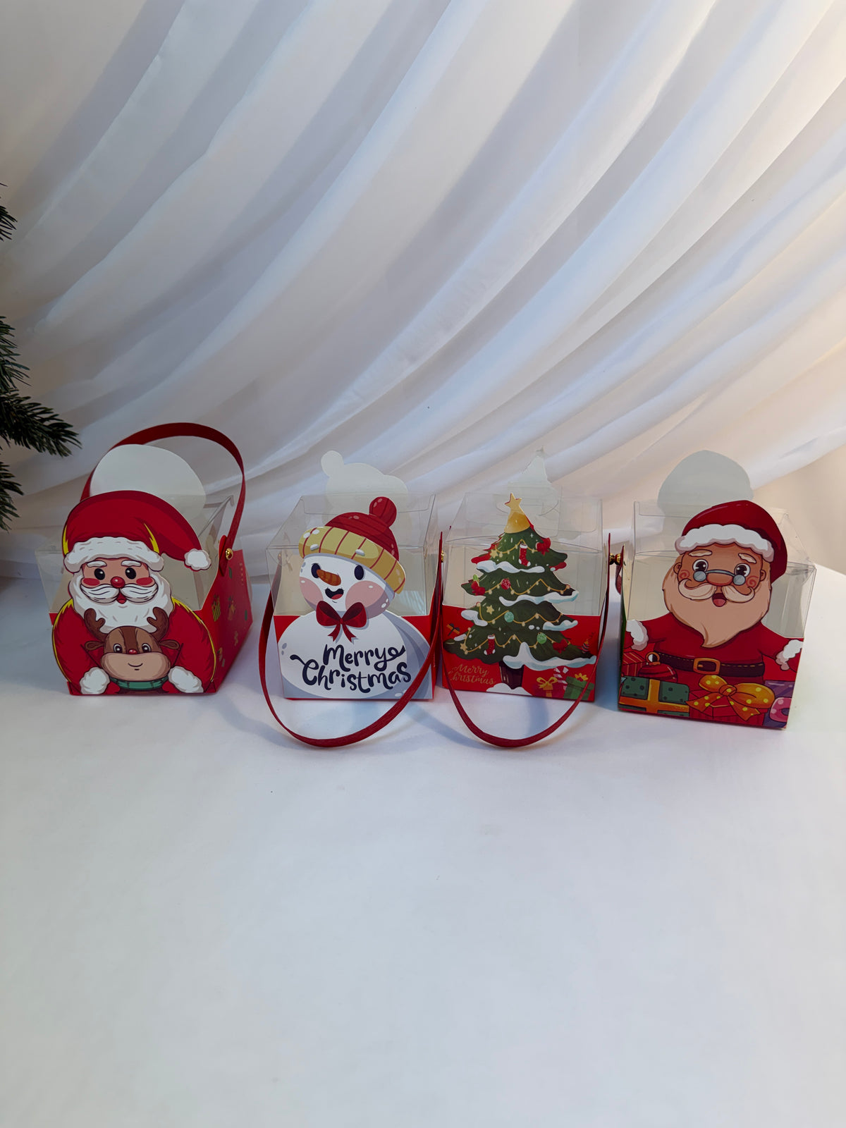 Cutii Cadou Crăciun din Celofan cu Suport Carton și Mâner – Set 12 Bucăți, 4 Modele