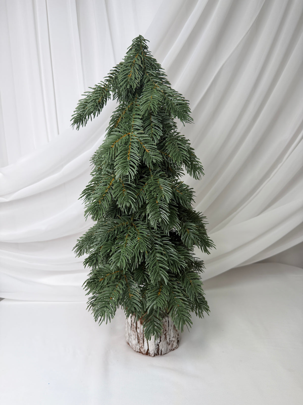 Brad Artificial Verde 55 cm, cu Suport Rustic din Lemn – Decorațiune Crăciun