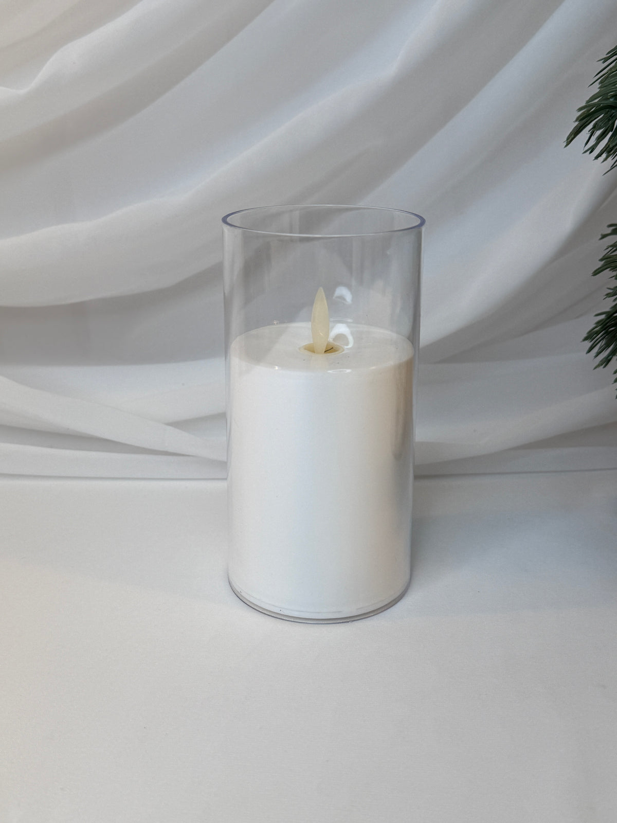 Lumânări LED din Plastic Alb cu Suport Transparent, Diametru 7,7 cm – 3 Înălțimi