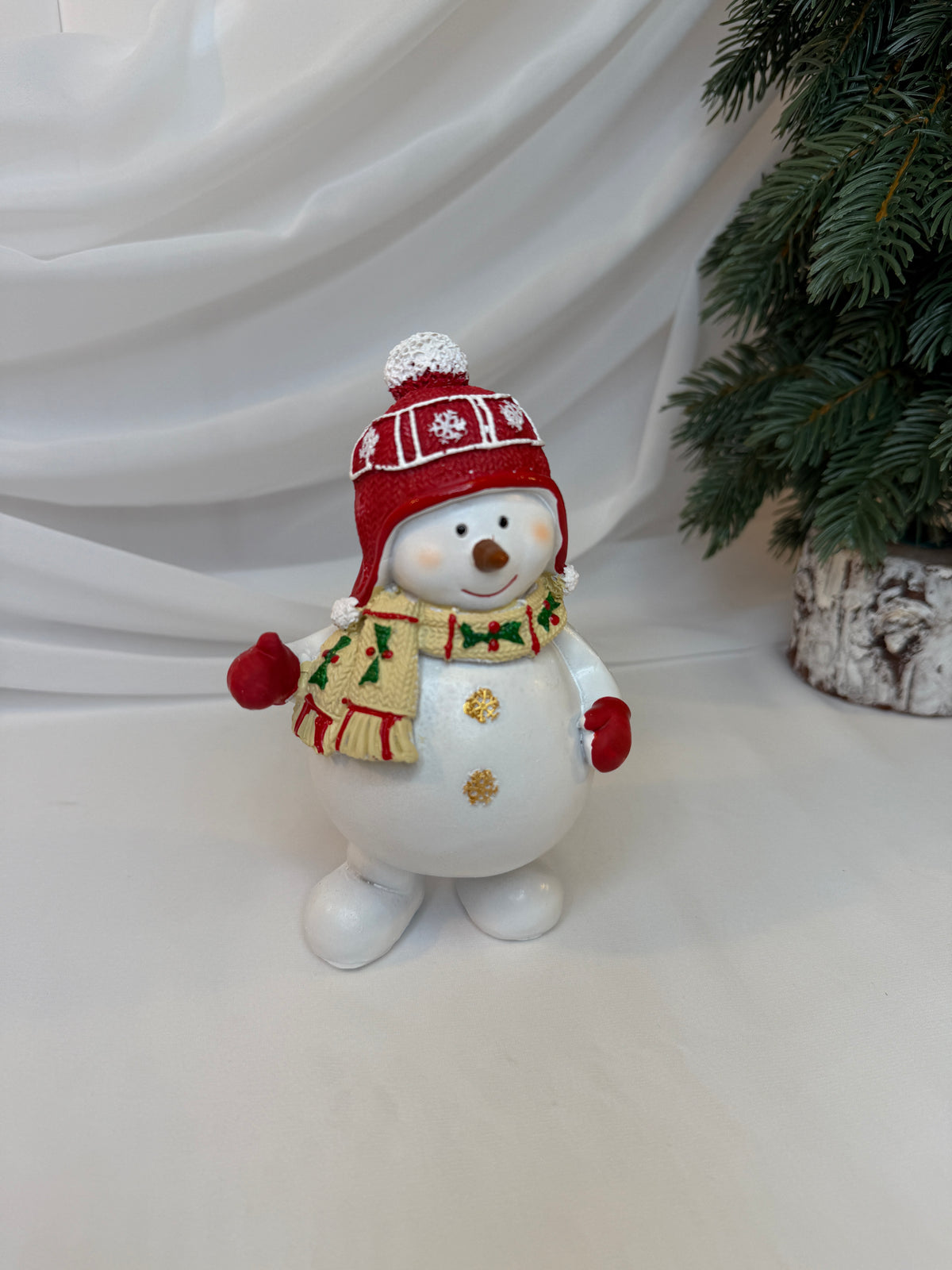 Copii Decorativi de Crăciun din Rășină, Om De Zapada cu Căciulă Roșie, 17 cm