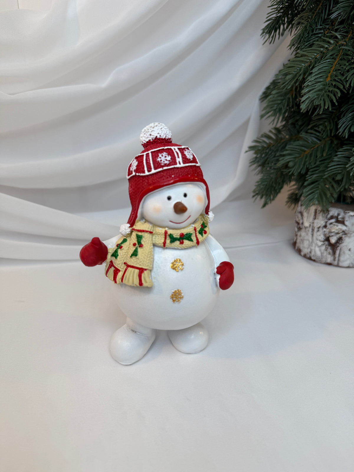 Copii Decorativi de Crăciun din Rășină, Om De Zapada cu Căciulă Roșie, 17 cm