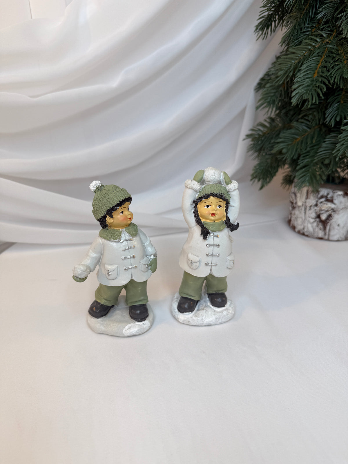 Copii Decorativi de Crăciun din Rășină, Alb-Verde, 12,5 cm – Set 2 Bucăți