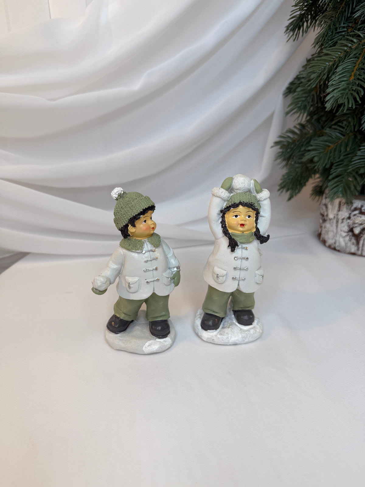 Copii Decorativi de Crăciun din Rășină, Alb-Verde, 12,5 cm – Set 2 Bucăți