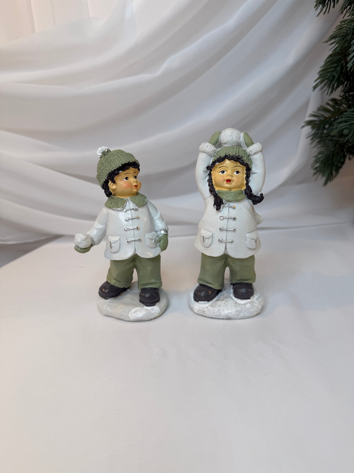 Copii Decorativi de Crăciun din Rășină, Alb-Verde, 12,5 cm – Set 2 Bucăți