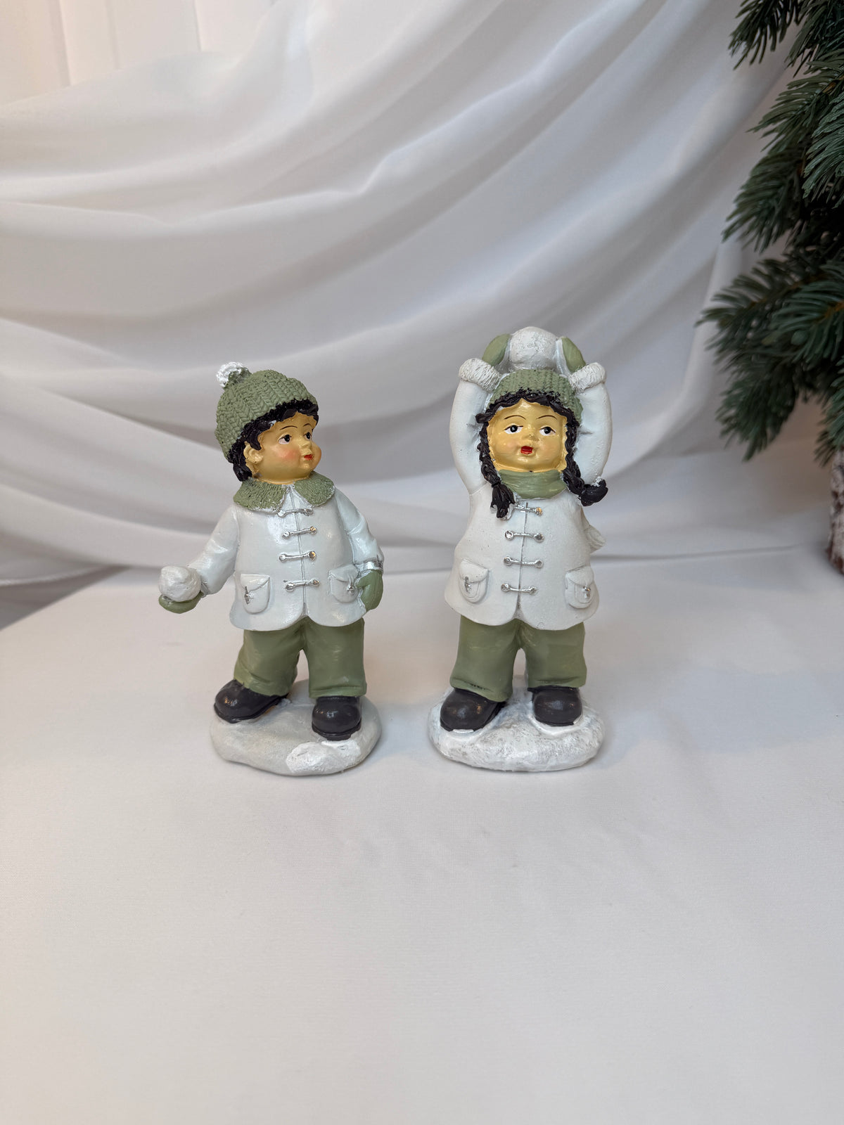 Copii Decorativi de Crăciun din Rășină, Alb-Verde, 12,5 cm – Set 2 Bucăți