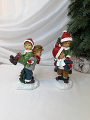 Copii Decorativi de Crăciun din Rășină, Model Copii la Joacă, 18 cm – Set 2 Bucăți